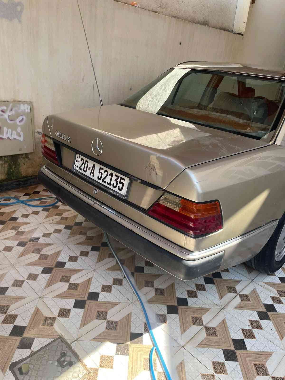 السلام عليكم سياره مارسدس موديل ٩١ رقم ديالى انكليزي مشروع وطني سنويه نافذه منذ شهر مكينه بلاد كير اوتماتيك صدر تخم تاير تبريد تدفئه كله مكفول السعر ٧٠ بيه مجال بسيط العنوان ديالى كنعان الرقم ***********
