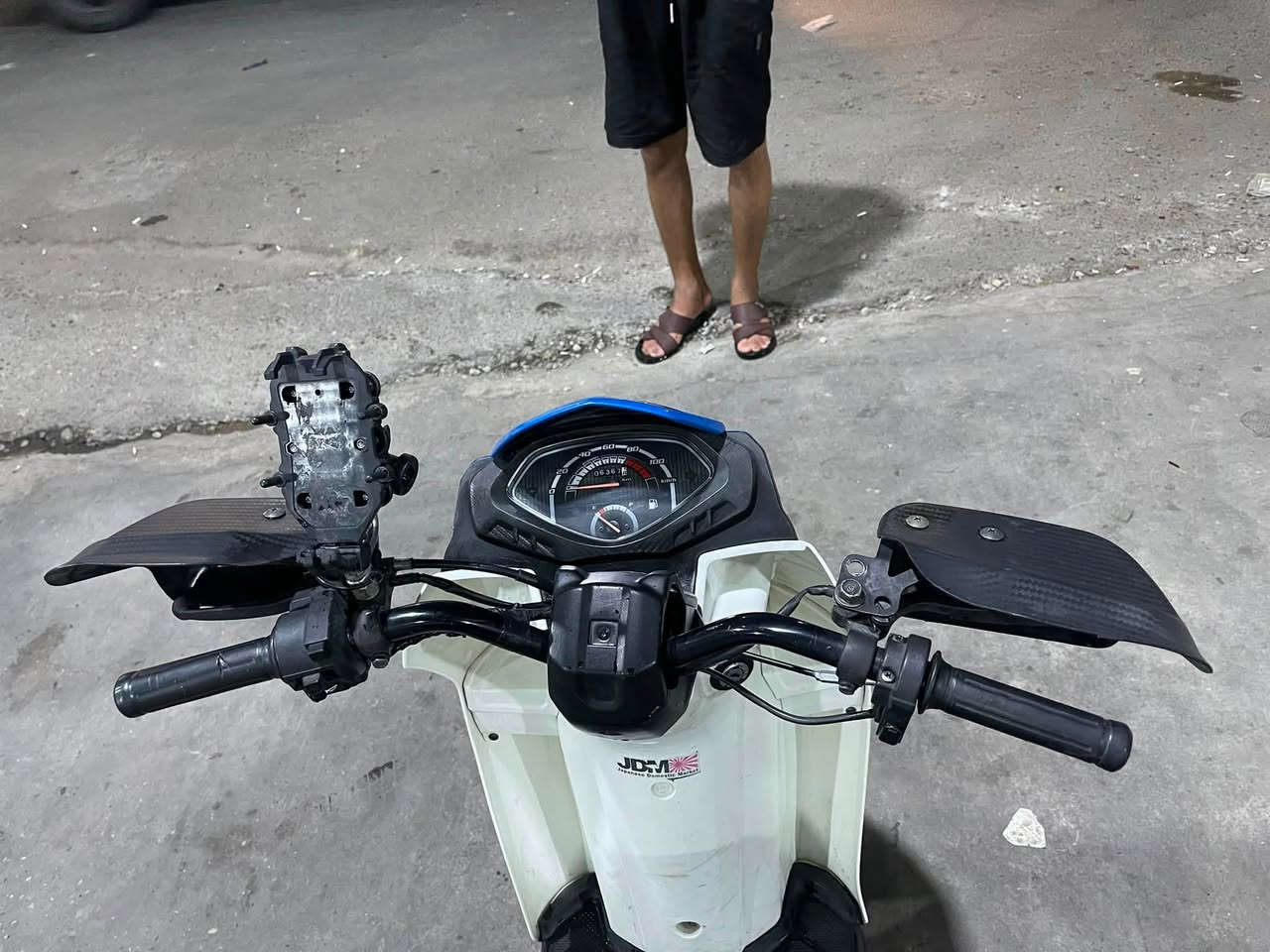 هوندا ياباني مكينه وكفر وكابريتى بلاديات
بيهى نواقص بسيطه سرعة 100 بغداد كريعات سعر 700 الف بيهى مجال حك جيه استفسار اكثر اتصال ☎️ ***********
