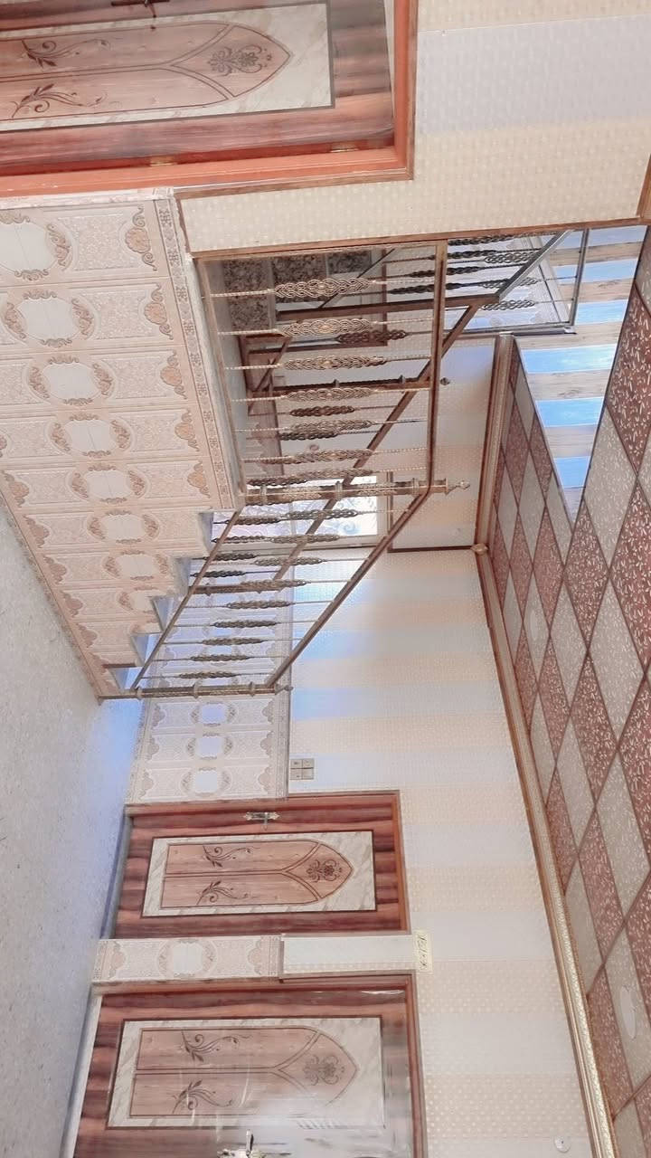 سلام عليكم بيت للبيع مساحة 160متر غرفتين وصاله واستقبال صحيات داخليه وخارجيه مي كهرباء كاشي الارضيه سيراميك تغليف جدران سقوف ثانويه كامل من كلشي الغرف قواطع كهرباء تبليط باب البيت العنوان البيت كوفه خلف مدرسه المستنصريه الاهليه يبعد عن الشارع حوالي 150متر تقريبا سند 25قرار محكمه مرقم البيت للطابو تفاصيل اكثر اتصل على الرقم ***********وات ساب بي
