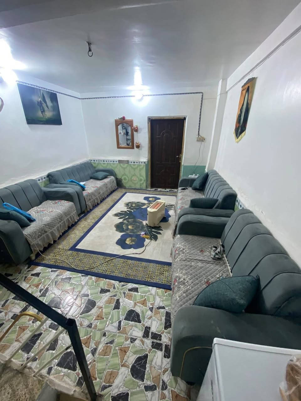 بيت للبيع حي الرحمه شارع المقرنص (السوق)
المساحه ٨٠ متر 

يحتوي على( صاله واستقبال ومطبخ وغرفه وحمام خارجي وداخلي)

السعر 35 وبي مجال قليل

للتواصل واتساب فقط ( ***********)
