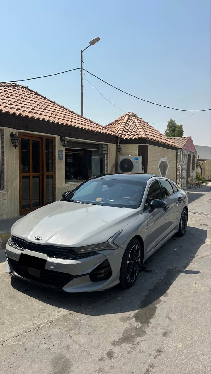 للبيع كيا K5 GT-Line موديل 2021
محرك 1600 تيربو (1.6T) AWD
ممشى السيارة 84 mi
كير أوتوماتيك 8 سرعات
لون اسمنتي / وارد أمريكي

السيارة GT-Line كاملة مواصفات، استخدام شخصي ونظيفة 

المواصفات:
• تشغيل بصمة + تشغيل عن بعد
• دخول ذكي (Keyless)
• شاشة كبيرة + Apple CarPlay & Android Auto
• شاحن لاسلكي
• كاميرا خلفية + حساسات
• رادار + مثبت سرعة ذكي
• Lane Assist + Blind Spot
• فتحة سقف بانوراما
• كشتات تدفئة
• ستيرن تدفئة
• ترحيب بالسائق
• مقاعد GT-Line جلد/سبورت
• ستيرن رياضي حرف D
• إضاءة LED كاملة
• نقاط عمياء
• USB + AUX + Bluetooth
• ريموت ستارت والتحكم بالمناخ
• وضعيات قيادة متعددة (Sport / Normal / Smart)
• وباقي مواصفات الـ GTI لاين معروفة

•سياره معوقين مثنى حادثها جاملغ وبنيد وباب سائق فقط براغي مفتوحة فقطط

سعرها 145 بي مجال بسيط مكاني بصرة
رقم الهاتف : *********** البصرة, العراق
