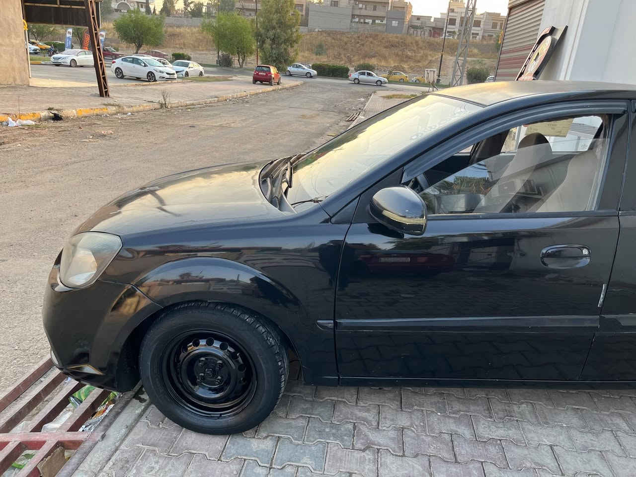✨ وصلت حديثاً إلى مكتب رهف 
خلينا نقدم لكم عرضنا المميز لهذا اليوم! 🚘💨
📋 تفاصيل السيارة:
🔹 السيار 🚗كيه ريو 
🔹 الموديل: 2012
🔹 
🔹 ناقل ⚙️ شرط
🔹 المحرك:    شرط          🛠✅
🔹 الرقم: دهوك شرعي بل موصل 
🔹 الضرر ( بدون اي ضرر بقط تقهيل بل بوند وبل سقف. موضح بل سونار 
💸 السعر.  81 وبيها مجال   
📍 موقعنا:
الموصل - حي الزنجلي - قرب مول دريم 📍🏢
⏰ أوقات العمل:
من الساعة 09:00 صباحاً وحتى 10:00 مساءً 🕘🌙
📞 للتواصل والاستفسار:
يسعدنا استقبال اتصالاتكم المباشرة خلال ساعات العمل:
📲 ***********
📲 ***********
🌟 مكتب رهف.. اختياركم الأمثل لسيارة العمر! 🌟

