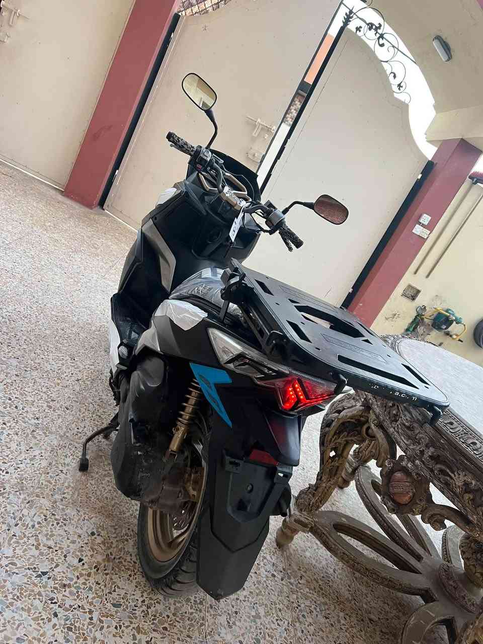 للبيع ماطور sym 2015 مغلف اسود طافي السعر 600 و بي مجال ***********
