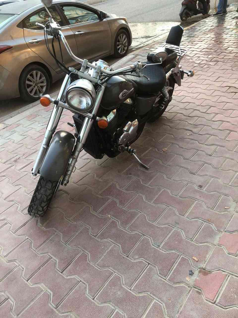 السلام عليكم  
Honda Shadow 400cc
الدراجه جديده بمعنى الكلمه من دون اي نقص
جلخ واير واحد متلگه بيها . 
/ ستيرن راس الثور بلادي 
/تايرات جدد امامي خلفي 
/ مكينه وگير كفاله برغي ممفتوح بيها 
مكانها كربلاء طويريج 
سعرها 18 ورقه قفل  
متواجد فيس وعلرقم ***********
