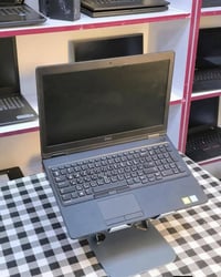 ديل Latitude ٥٥٨٠ • i7 جيل٧ • MX930 ٢جيجا