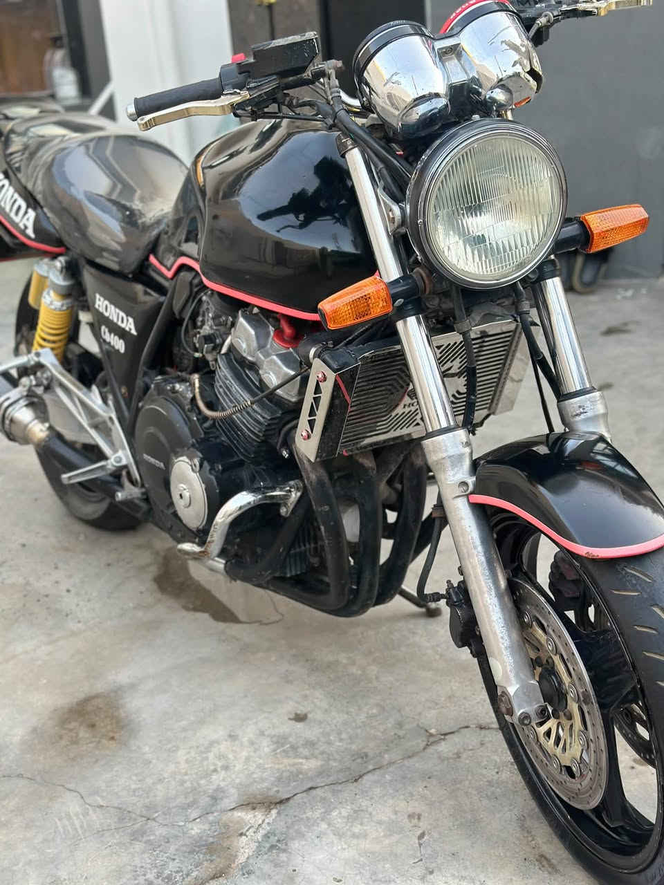 سلام عليكم CB 400✈️🔥 كير محرك شرط ما مفتوح كهربائيات كامل شلعه تخبل🔥
تايرات نضيف دسكات جدد سعر 14$ وبي مجال 

مكاني كركوك ***********
