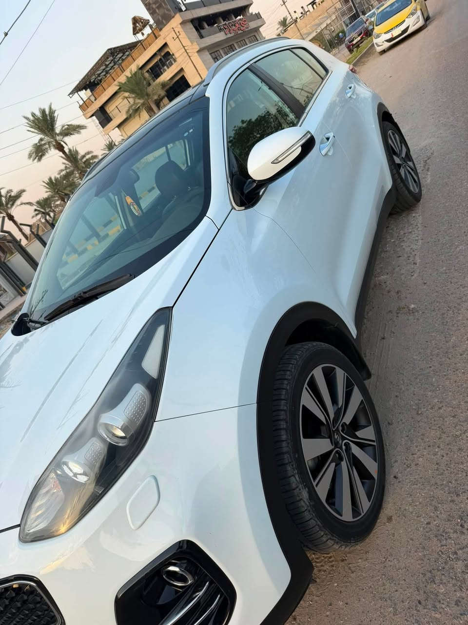 السلام عليكم

سبورتج خليجي ٢٠١٧ فول مواصفات 

بانوراما تشغيل بصمه كشنات كهرباء عدد ٢
كشنات جلد تبريد قطعتين بيانو زراك دعاميه لد امامي
مري شفط كامرا حساس خلفي شاشة
السيارة ماشيه ٧٣ الف مسوي ادامه للمكينه تنظيف بتقنية قشور الجوز ومبدل بلكات ونوزلات واذاين واشر قبغ ولفات 
يعني جاهزه وكامله بيها بارد بهلال جاملغ خلفي 
وشويه بالباب الخلفي الايمن بالنهايه بدون صبغ السيارة والسونار مرفق ويا الصور

السعر ١٦٣ ورقه وبيها مجال

الاتصال ***********
