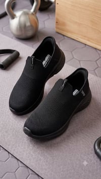 احذية بالة جديدة ماركة    Sketchers Slip Ins  الفيتنامي سعر جملة 16دول...