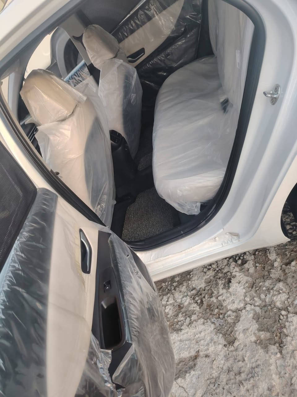 الانتره مديل ٢٥ داخل بيجي بسم شركه لولوه الاعتماد ماشيه 20 السياره بيها صبغ سعرها ١٣٠ بيها مجال هذا رقم راعيها انه مكلف بنشر ***********
