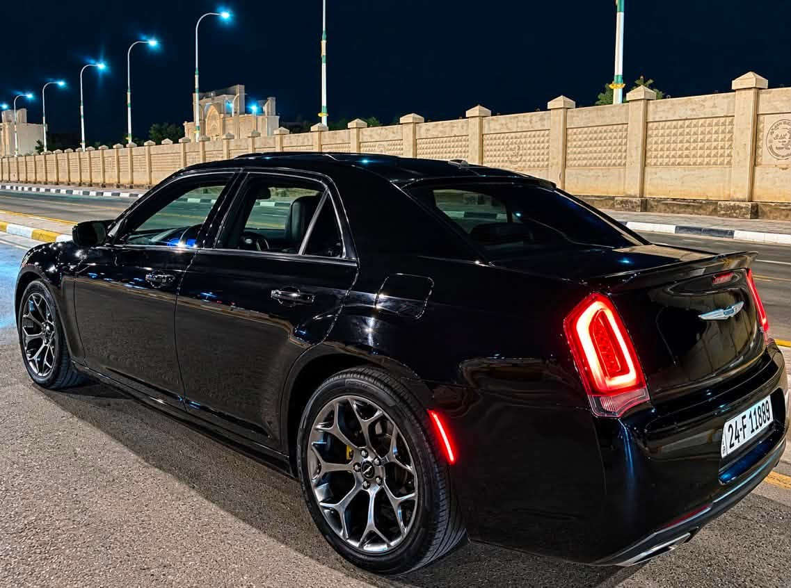 للبيع كرايسلر اوباما 300S موديل 2017
وارد كندي فئة S 
سيارة نظيفة جداً وبحالة ممتازة
* ماشية 90 ألف ميل
* وارد كندي
* داخلة كلين هنا يمنه صار بيه حادث جنطه وجاملخ خلفي  تبدلت الجنطة ونصبغ الجاملغ وصورة الحادث الصار عندي 
* دواخل وكشنات جلد أسود جديدة وبوضع الشركة
* القمارة روز كلش حلوه 
* السيارة شكلها وهيبتها مميزة جداً
* مكينة وكير بحالة ممتازة حسب الفحص
حدادية السيارة ١٠٠٪؜ مو اقل وتخم تايرات جديد ترايه يخبل ومابيه لا خرخشات ولا اصوات سيارة صافية جداً وناعمة كلش وبالتراي كلشي يبين مابيه ولانقص وسوناره بالمنشور
رقم دهوك باسمنه وهزته جديده 
المكان: كربلاء 
للتواصل: ***********
*********** واتساب
