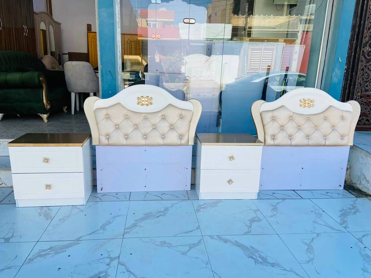 غرفه نوم شبابي للبيع
غرفه نظيفه اي عيب او كسر ما بي 
6ابواب  6 قطع سعره 250 الف ويا الشد والنقل 
عنوان موصل حي عدن 
للتواصل ***********📞 واتساب
