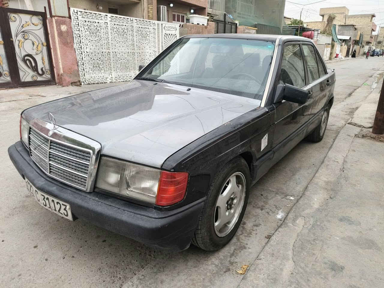 السلام عليكم 
مارسدس 190 موديل 91 رقم اربيل سنوية ل30 باسمي تريد تحويل أو وكالة بيها كير ومكينة vvt  2.5 تبريد نقص راديتر  وهذا كشرها كدام العين كلب واقتنع وتدلل سعرها 37 مكانها بغداد الشعب ت *********** ابو سجاد
