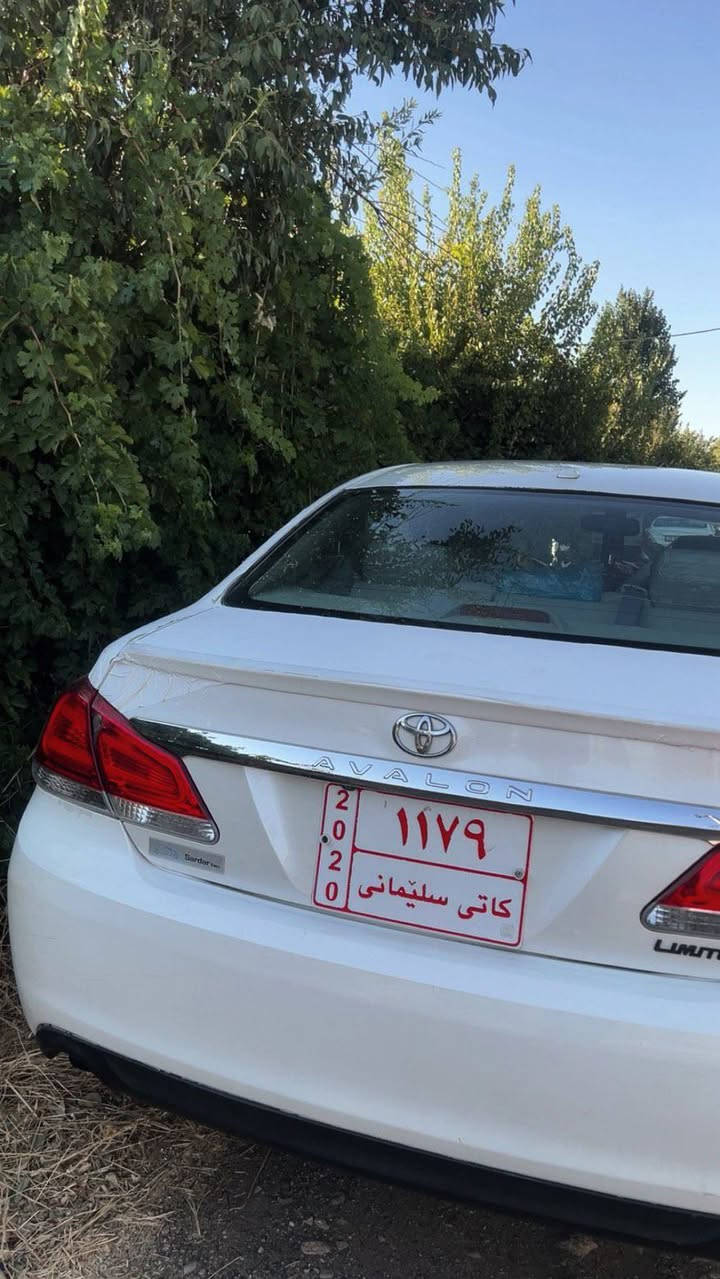 نمونەی جوانێتی نیە لەمە جوانترو پاکتر ناو دەرەوەی لۆک لۆکە لە ڕو بە ڕو لە ڕەسمەکان جوانترە
تۆیۆتا ئەڤەلۆن دوبەیە سەیارەکە ئەمریکیە
مۆدێل 2011 ناو کرێمی بۆیاخ تەنک بوە کراوە بە ئەستور
دەعمو لێدراو شتی نیە ڕێک سفر سفرە سەیارەکە
سڵایت جلد هیتەر  شاشەو کامێرا
چوار تایەو ویلی لۆکی لە ژێرە
119هەزار ڕۆشتوە لۆک لۆکە 
گێڕو مەکینەو تەبریدو تەقەو ڕەقەو کارەبایو شتی هەمووی بە شەرت 
دینارێ مەسرەفی نییە ڕۆنی گێڕو مەکینەی تازە گۆڕدراوە
95گەڵاو مەجالێکی کەمی تێدایە
شوێن چەمچەماڵ
کۆدی هەیە
***********
***********

نمونەی جوانێتی نیە لەمە جوانترو پاکتر ناو دەرەوەی لۆک لۆکە لە ڕو بە ڕو لە ڕەسمەکان جوانترە
