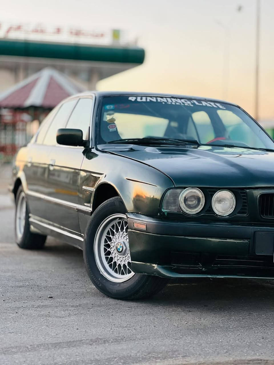السلام عليكم للبيع او مراوس  BMW /
520/ اصل 
مكينه 525
كير عادي 
موديل 1991 لون زيتوني 
رقم بغداد مشروع وطني 
كير مكينه صدر شرط 
كهربائيات شغاله مابيها نقص 
ويل خليه بلادي 
سياره جديده بمعني الكلمه 
فول نشاط 
ترايها 200 
تبريد كامل نقص غاز فقط 

السعر 43$$/وبيها مجال 
رقم الهاتف / ***********
العنوان صلاح الدين تكريت
