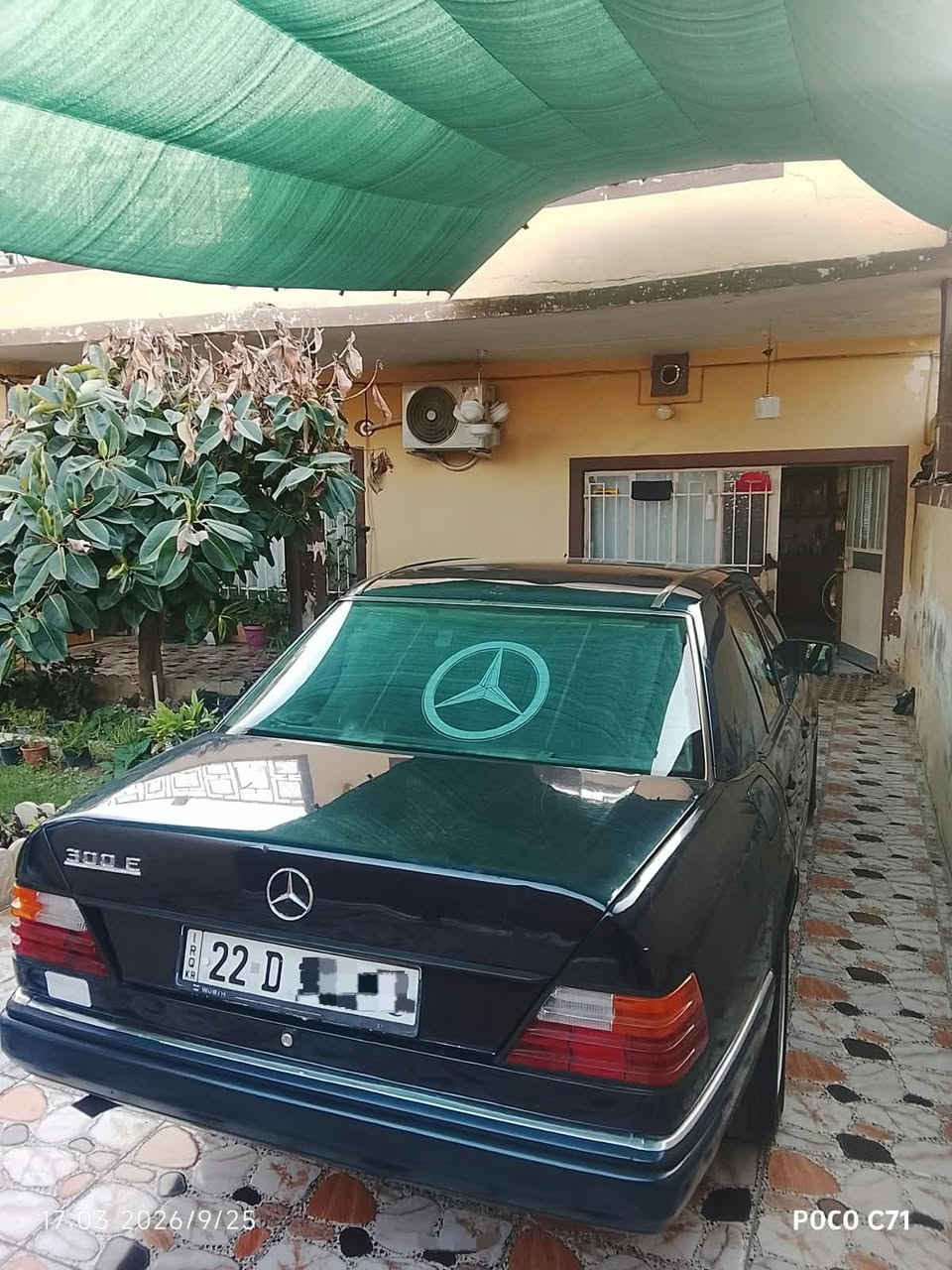 السلام عليكم مرسيدس دب 
موديل 1992 وراد يابان 
رقم اربيل  مكينة 2500 بطة 

بيها الباب الى خلف السايق صبغ او الباقي بلادي 
قواعد الدبل بلادية 
صاحب السيارة موجود تريد وكالة  او تحويل 
السعر 53 او بيها مجال حك الجية 
العنوان ديالى المقدادية 
الرقم ***********

نص مكتوب في الصور:
- 17:02 2026/9/25 POCO C71
- 17:02 2026/9/25
- POCO C71
- 17.03.2026 19:25 POCO C71
- 17.03 2026/9/25 POCO C71
