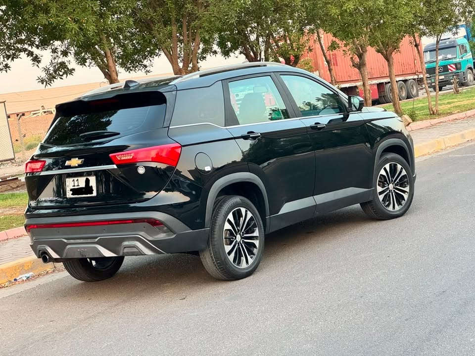 السلام عليكم للبيع شوفرليت كابتيفا Chevrolet Captiva 2022 فول مواصفات خليجي
***********
✨ سيارة عائلية فخمة واقتصادية، 7 مقاعد، وتجهيزات عالية جداً.
موديل 2022 خليجي وكالة المنصور Premier
بدون صبغ 

🔹 المواصفات: Premier
• 7 مقاعد
• فتحة سقف
• دخول ذكي / بصمة
• تشغيل بصمة/زر
• كاميرات 360 
• حساسات امامية خلفية
• كاميرا خلفية
• مثبت سرعة
• تحكم أوتوماتيكي بالمناخ ❄️
• مقاعد كهربائية
• مصابيح LED أوتوماتيك
• مرايا كهربائية قابلة للطي
• شاشة وسطية
• شاشة عدادات ديجتال
• Apple CarPlay
• Android Auto
• نظام صوتي 6 سماعات
•USB
• ABS
• مانع انزلاق وثبات إلكتروني
• حساسات ضغط الإطارات 
• مساعد صعود المنحدرات

السعر 122 وبيها مجال 

📌 السيارة جاهزة مكانها بغداد رقم بغداد 
شرط التحويل
