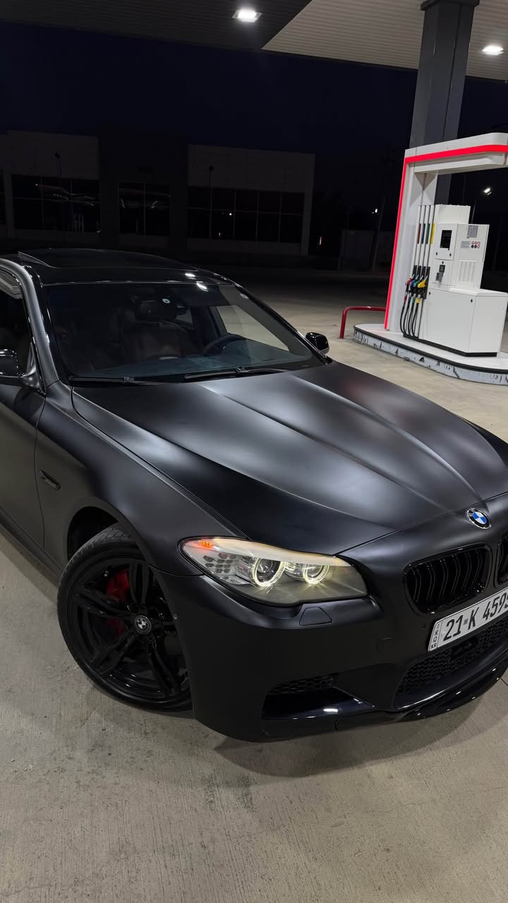 ***********
BMW f10 530M 2010
شکڵی دەرەوەی کراوە بە M5 مواسەفاتی فوولە مەکینەی ٣٠ نۆزل کورت .چواردوگمەیە ( داتاشۆ - دەرگا شەفت -360 دەرەجە ڕادار و حاسەو کامێرا - خەتی جادە - هەزازی سوکان - پێنج پەردە - لایت داینامیک - سلایت - سنوقی دواوە کارەبای و شەفت- دەسکی دەرگا بەسمە و لید - ئاوێنە شەفت و هیتەر و ڕادار - شاشە گەورە - سوکانی M و شەفتی سەر سوکان - ویلی ١٩ ئینجی بیلادی M5 دوو سایز -سێ مۆدی لێخورین - کامل کراوە بە ڕەشی مات بە لەزگەی اسڵی - سالۆنسای دەسکاری - یەک ژێر دەرگای دواوەی پەمپە - گێڕ و مەکینەو کارەبای بە شەرت نرخی 165 گەلاو مەعامەلە السليمانية, العراق
