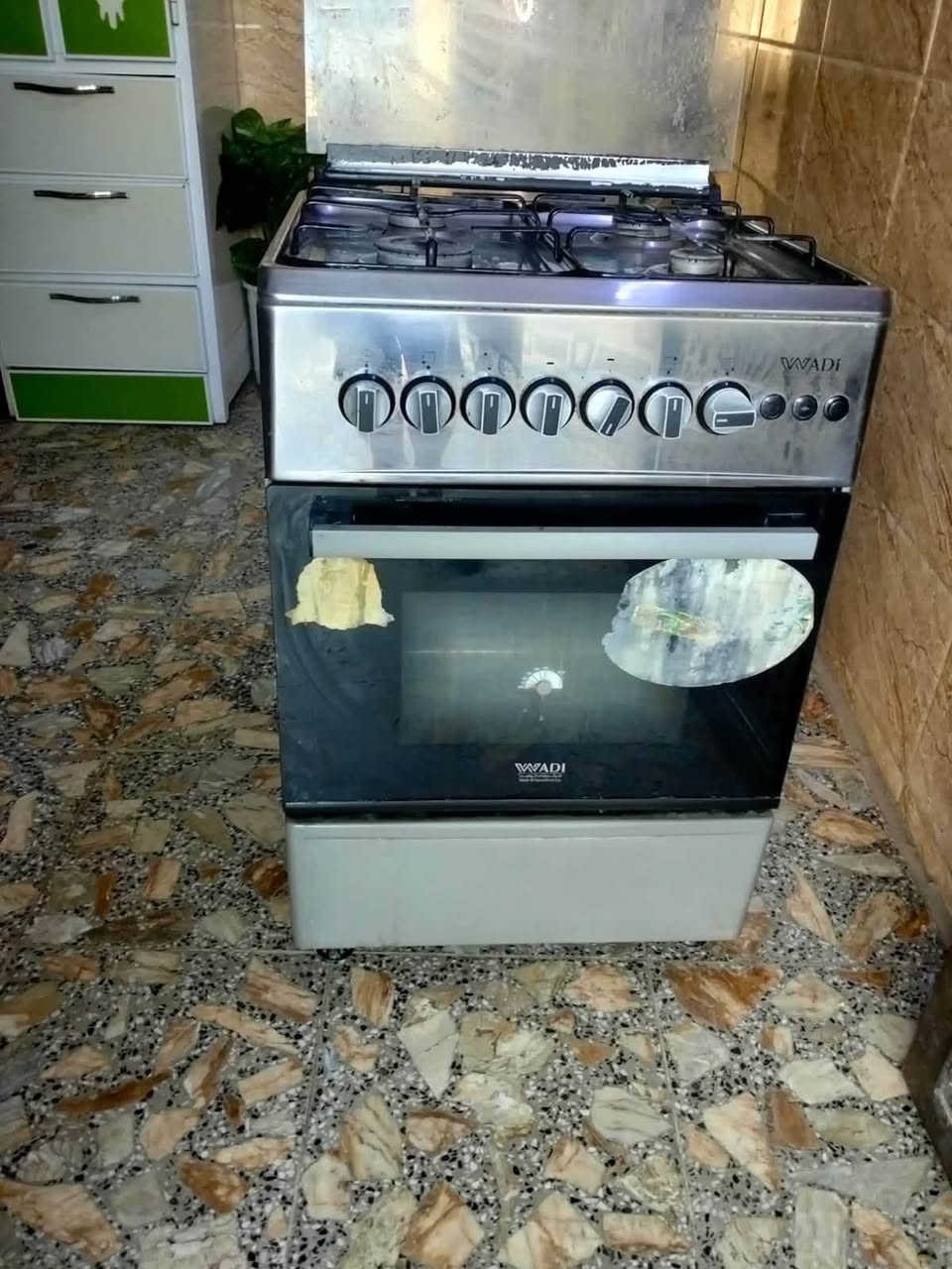 عارضات تركيه ماركه ثلاجه نضيفه جدن طباخ اربع عيون بلازمات حجم ٧٥ و ٥٥ تكنيك فول غراض نضيفه جدن مكان مدينه الصدر ***********

