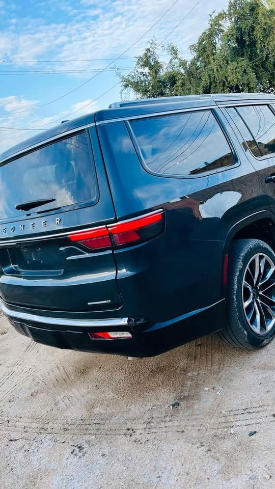 ✨ للبيع | Jeep Wagoneer 2024✨
🇺🇸 وارد أمريكي

للبيع جيب واكنر 2024موديل 

✅ محرك 6سلندر 3000 تون تيربو

✅ فول مواصفات 

 

✅ 7 مقاعد جلد فاخر

  3 فتحات سقف بنوراما 

✅ مقاعد كهربائية مع خزن (Memory)

✅ تدفئة وتبريد للمقاعد الأمامية والخلفية

✅ تبريد مركزي قوي

✅ شاشة كبيرة متعددة الوظائف

✅ كاميرات 360 محيطية

✅ رادارات أمامية وخلفية مع تنبيه

✅ رادار بالمرايا + إشارات بالمرايا

✅ نظام الخروج عن المسار (Lane Assist)

✅ خمس وضعيات قيادة مختلفة

✅ كير إلكتروني (Mouse Shifter)

✅ ستيرن كهربائي متحرك مع تحكم كامل

✅ بدالات البنزين والبريك كهربائية متحرك

✅ دخول ذكي + تشغيل بصمة

✅ بصمات على الأبواب

✅ منظومة صوت BOSE الأصلية

✅ لايتات زينون أصلية

✅ ويلات 22 إنج

✅ جميع المواصفات المعروفة للواكنر الفول

📍 الممشى 18 ألف مايل فقط

📍 رقم ذي قار شهداء بسمي وكاله عامه للمشتري 

⚠️ ملاحظة:

ضرر أمريكي خفيف بالمقدمة، البونيد شبرين تقريباً، مصلح بنفسه بنيد فقط، صور الحادث في المنشور والأربكات سليمة 100%.

💰 السعر:410

يعني 410$ ورقه  وبيه مجال

(قابل للتفاوض بالمعقول)

📞 الهاتف:***********

***********

🔥 سيارة تجمع بين الفخامة والقوة والراحة، نظيفة جداً وجاهزة للفحص بأي مكان
