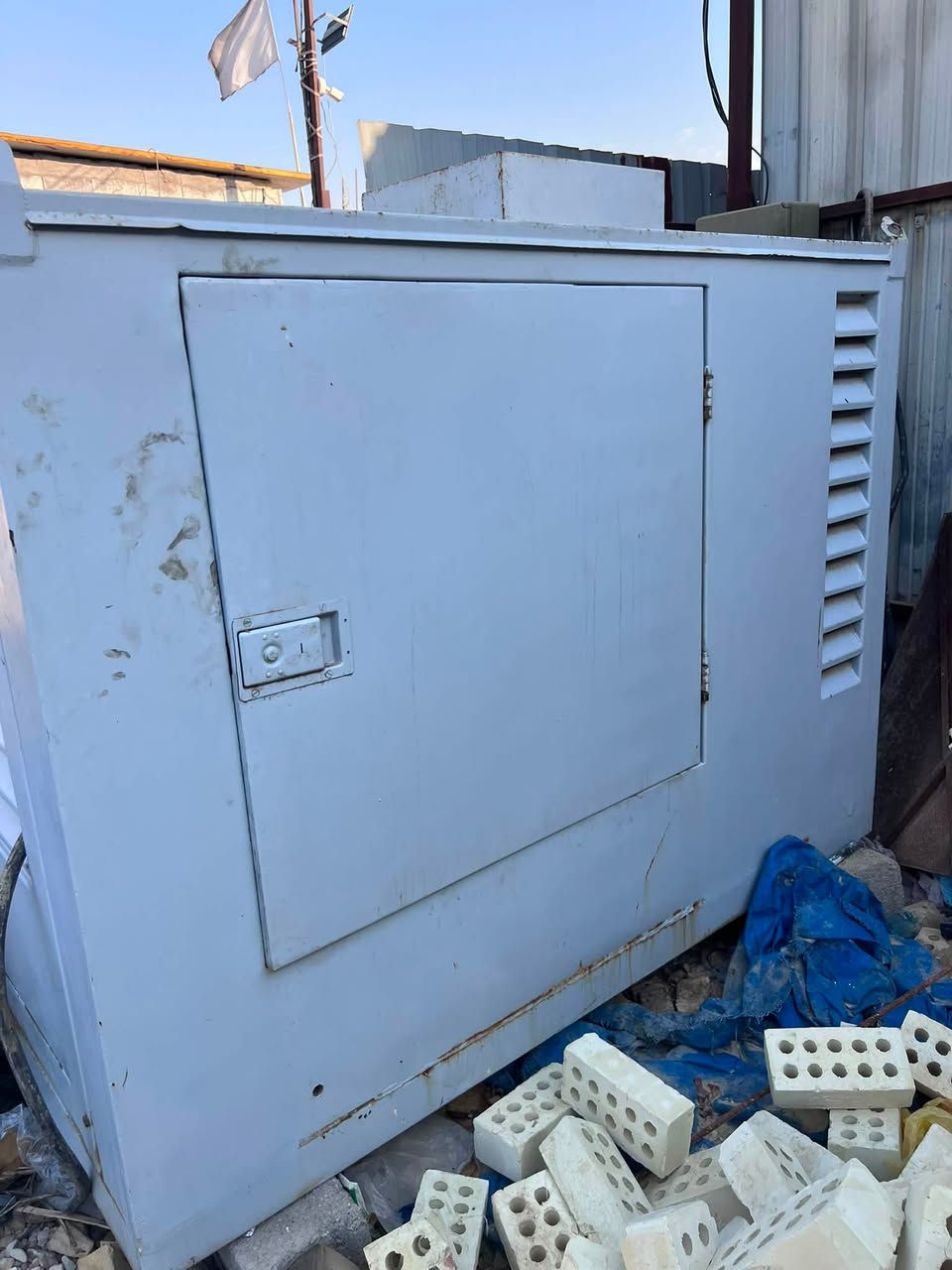 السلام عليكم
مولده للبيع بيركز صيني 30kv مولده نضيفه مع كاتم 
المكان واسط العزيزيه.

للاستفسار الاتصال على الرقم ***********/***********
