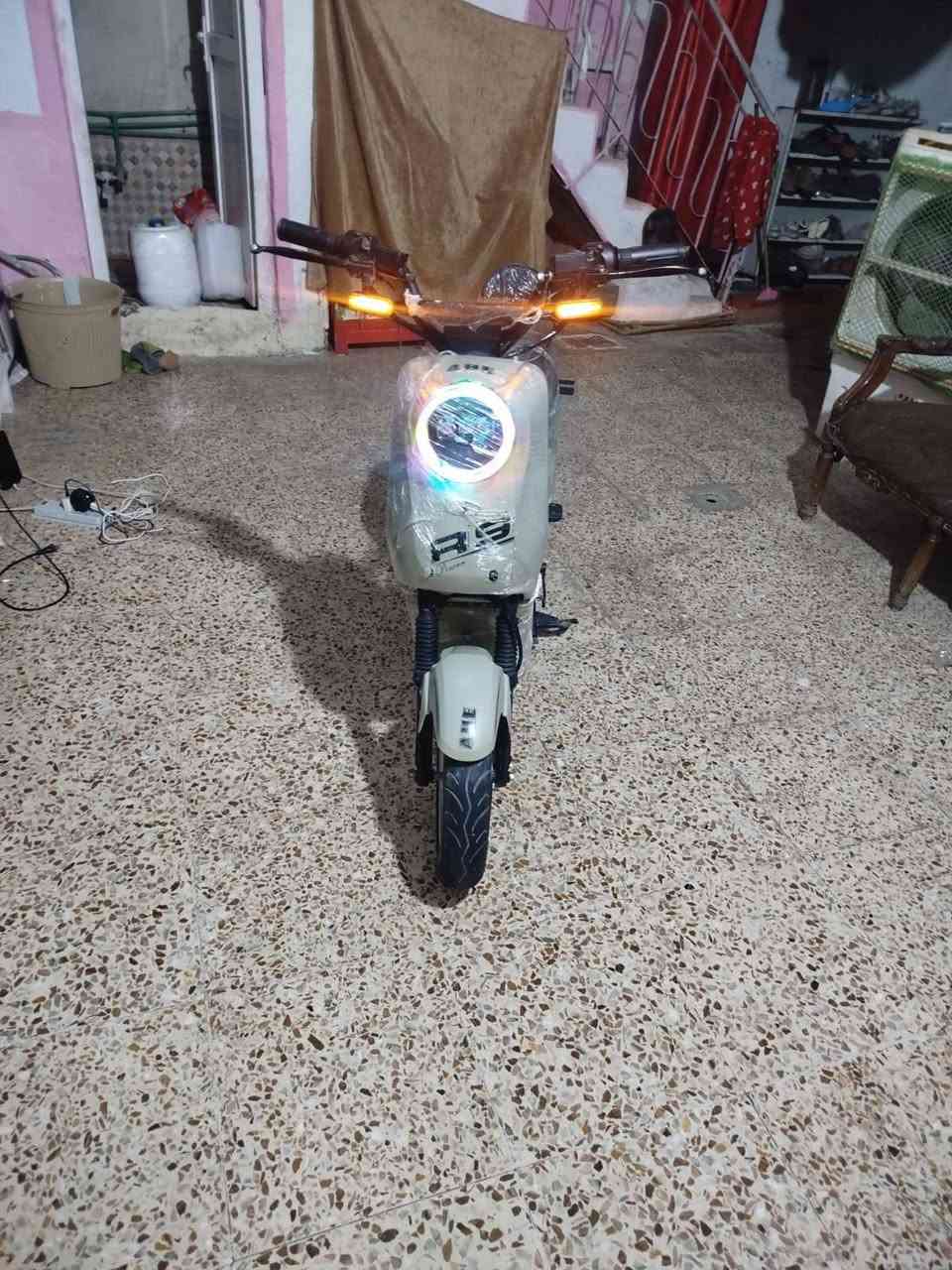 سلام عليكم دراجه شحنR9 اخت جديده  باتريات٥ ٣٦امبير موديل 2025دراجه حلوه  ونضيفه وكلشي مناقصها مكاني نجف سعر 450 وبيها مجال للشراي *********** @إشارة
