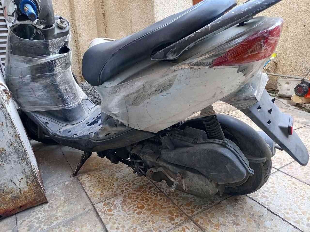 بريز كايمة بس شغالة تمشي ابيع كوم حديد سعر 150 )***********
