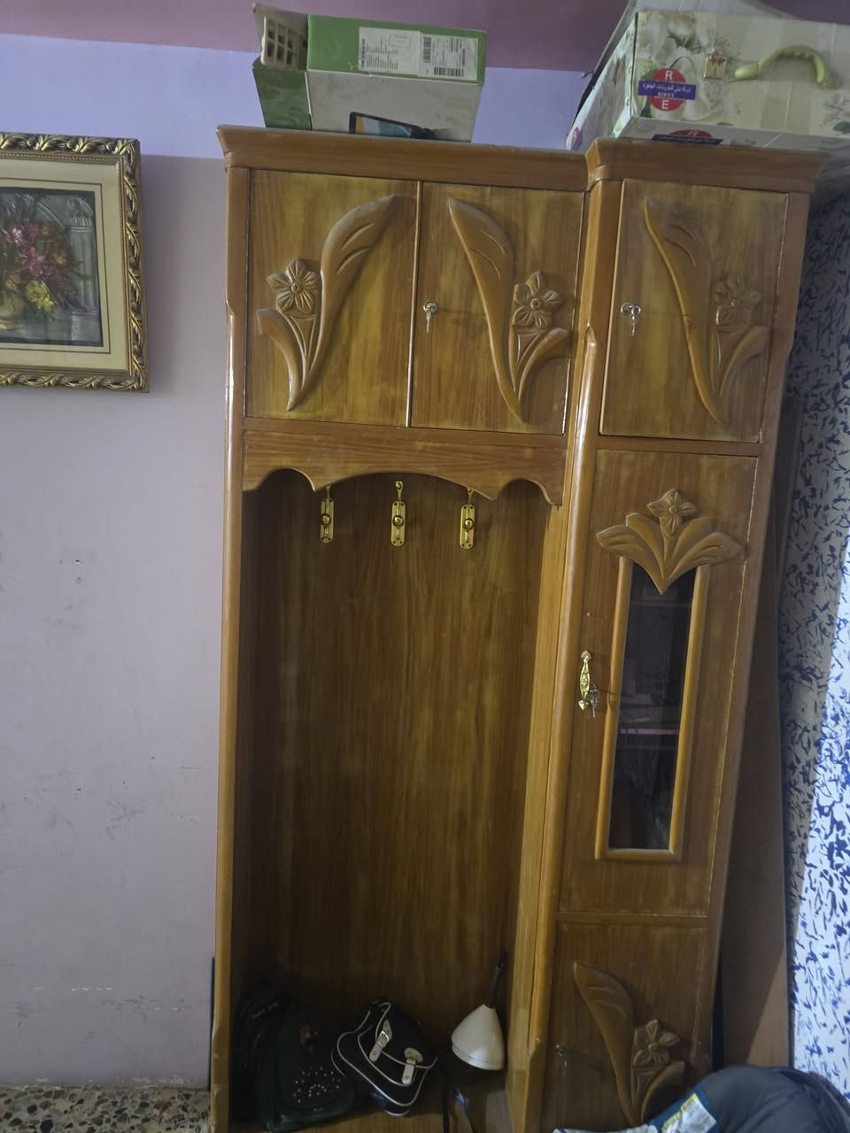 السلام عليكم غرفه نوم تسكام درجه اولا
الغرفه مامستعمله بس يحتاجله صبغ لان متروكه وخشبها زان اصلي 
***********
