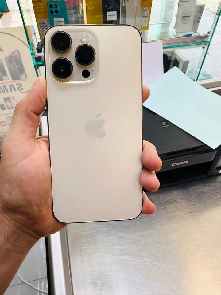 14 بروماكس
256
مبدل شاشه اصليه وبطاريه اصليه 

‭***********‬
سعر 350 
قطعه اصليه مو ابل فيس ايدي شغال
