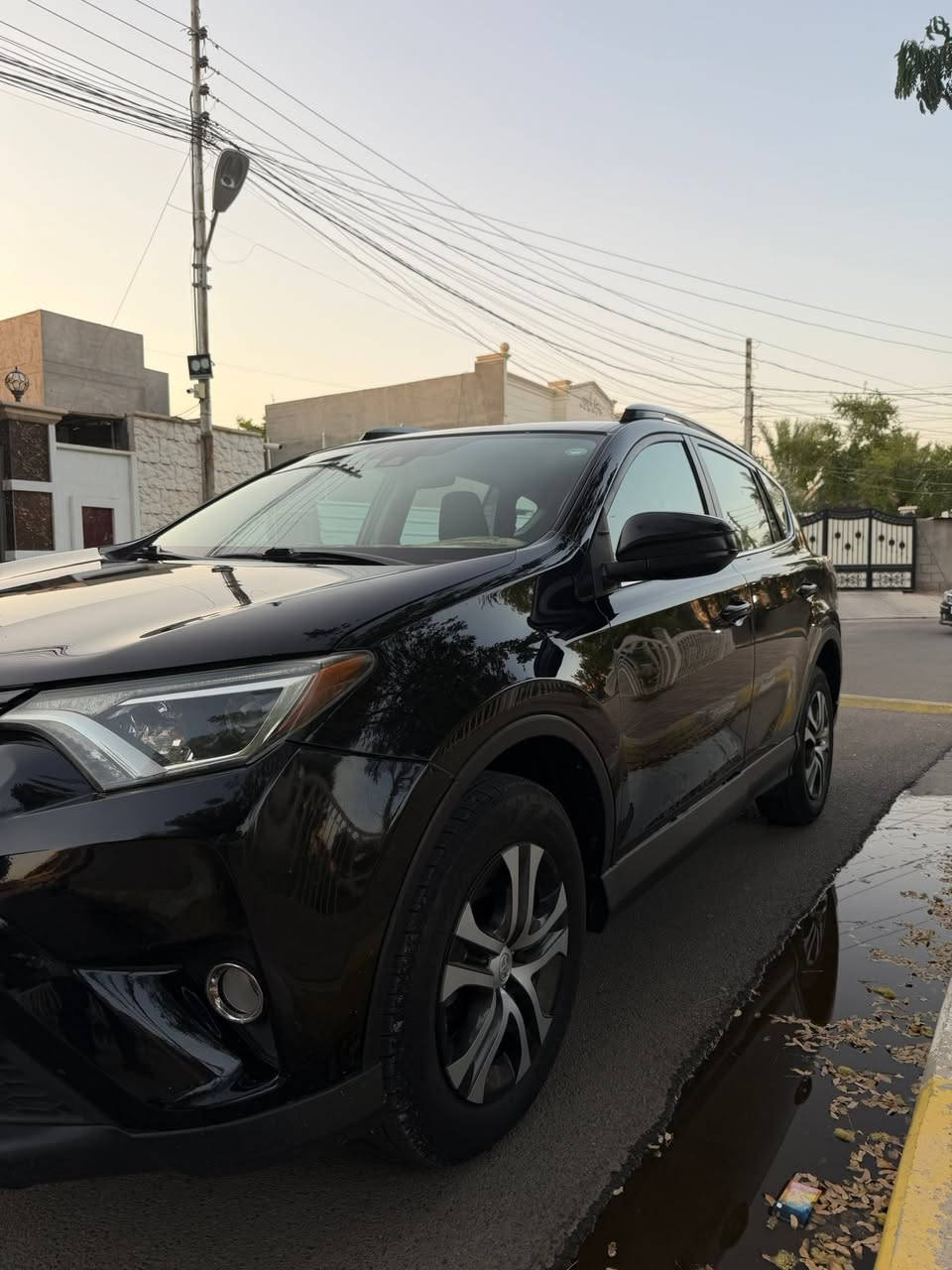 سلام عليكم رافور موديل 2017 L/E سياره خمسه راكب سويج محرك 2500 رقم رابيل جديد تحويل ثاني يوم لون  اسود وسونار مرافق معه المنشور سياره جاهزه من كلشي برغي مناقصها يرهم مراوس او نقد السعر 140 وبيها مجال ما متواجد عل واتساب فقط مازنجر وخط الستفسار ***********
