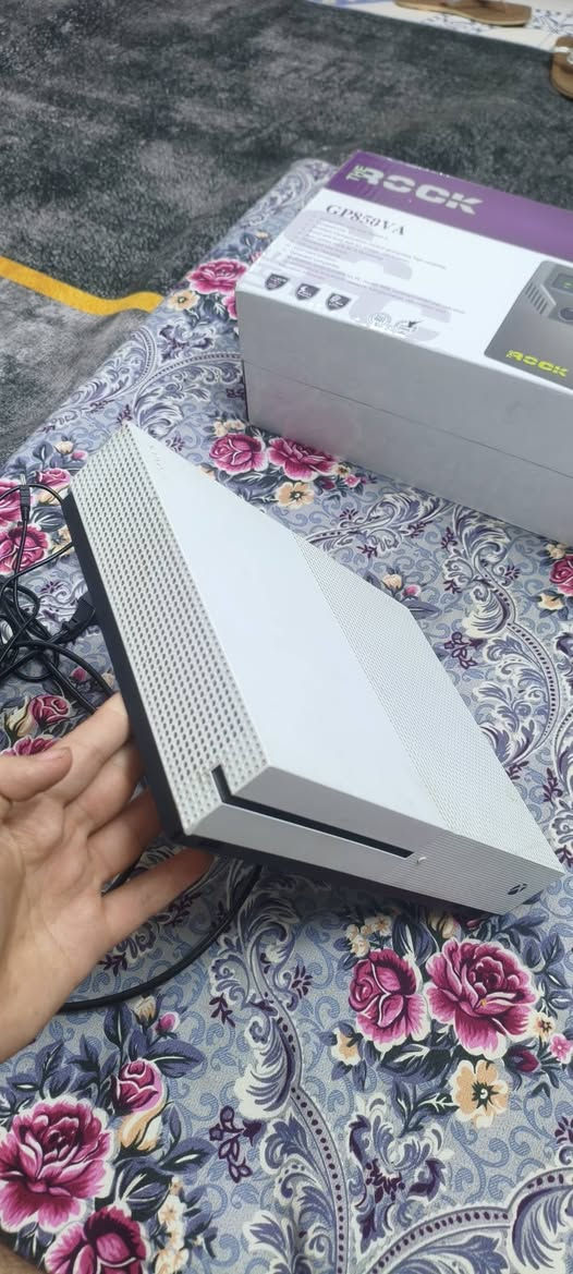 سلام عليكم بلي إكس بوكس ون اس 1تيرة معه ups850  معه جوستك السعر 145 اكو مجال
العنوان كوت الهورة
الرقم ***********

