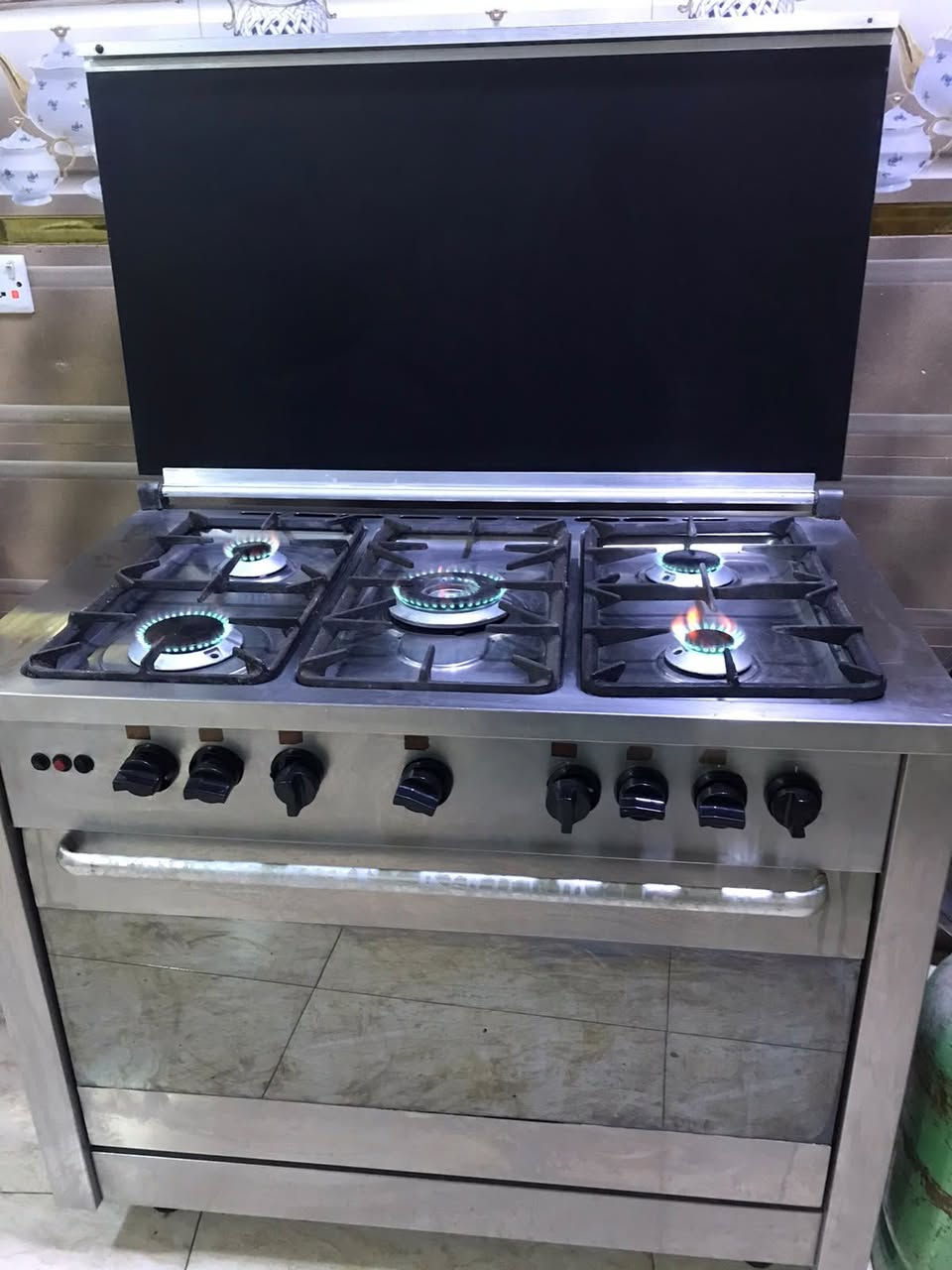 طباخ دنكه يطالي شرط شغل نوعيه ثقيل جداً مكانه بصره زبير ويوجد خدمه توصيل ***********
