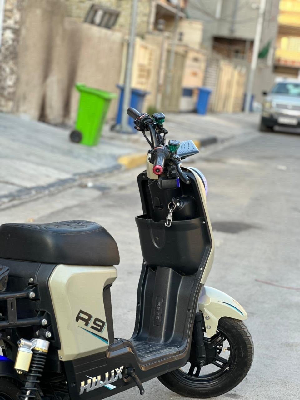 السلام عليكم 
دراجه شحن R9ما صار فتره من اخذتهالون مميز
⭐️دبل سماعات
⭐️دبل اشاير
⭐️سويجين بصمتين
⭐️(5)بطاريات
⭐️نظام البك (رجوع)
⭐️شركه ويلي 
لدراجه جزيدة ونظيفه وما عوزهه اي شي ولساه ولشاحنه جديدات وموجودات 
العنوان :البلديات 
رقم ***********