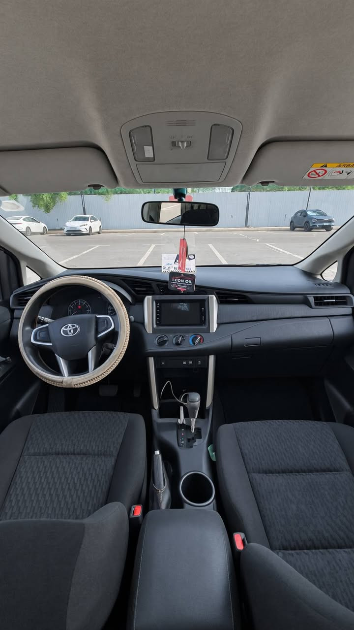 اللهم صلي على محمد وعلى آل محمد 📿
 تيوتا انوفا🇯🇵 toyota innova
موديل :2023 
لون: ابيض مصبوغ عام لان
 السياره تكسي دبي وكل تكسي دبي مصبوغ عام 
ماشيه: 37 الف حقيقي 
مكينه 2700 هايلوكس 
جاملغ سياره خلفي مبدل اليسره
السياره نظيفه مابيها نقص طخم تاير جديد
تبريد ٣ قطع يعني ثلاجة ❄️
سبعه راكب يعني عائلية بامتياز 
السعر : 175 
العنوان 
بغداد للاتصال ***********
