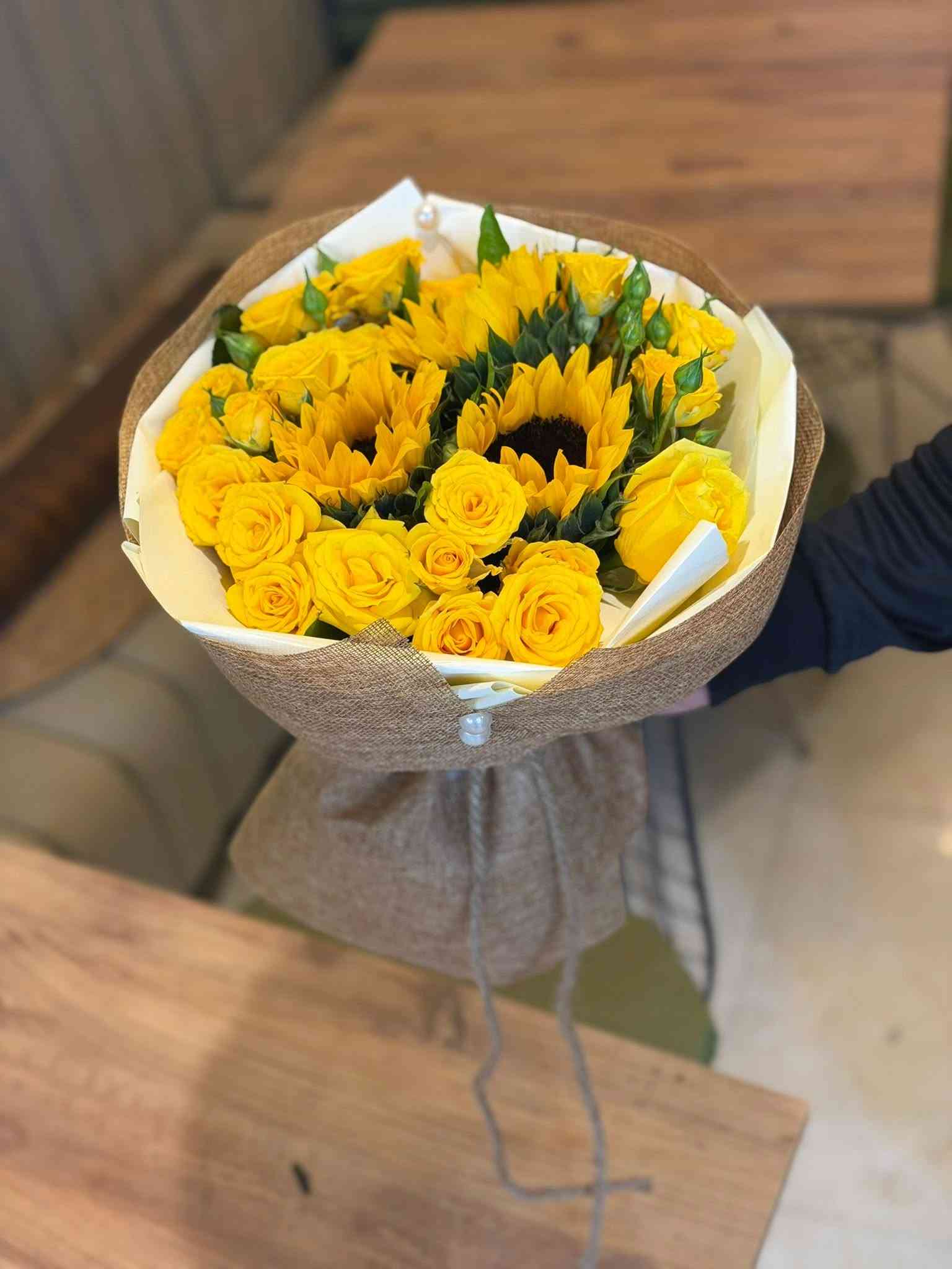 من بقلاوة ذوقهه حلو تختار هيج بوكيه لـ بقلاوتهه 🌼🌻

السعر : اكتب تعليق يجيك للخاص 🏷️💵

هاي پنك للورود الطبيعيه و الهدايا 
Hi Pink Flowers 🥇♥️ 

يرجى حجز مسبق لضمان جوده اكبر في التنسيق 🙏⚜️🥇
  

طريقه الدفع ( كاش ، ماستر كارد ، رصيد ) 
توصيل الي جميع المناطق في خانقين 
و خارج خانقين الى ( جلولاء ، سعديه ، كلار ، سليمانيه ، بغداد و اربيل ) ♥️

الموقع : خانقين شارع الكورنيش قرب مجمع الشكرجي - و مجمع الصالحي و مطعم اوكسجين ( eat & go ) 🌟
رقم التواصل *********** 

#خانقين #خانقين_بومه_نزرد♥️
