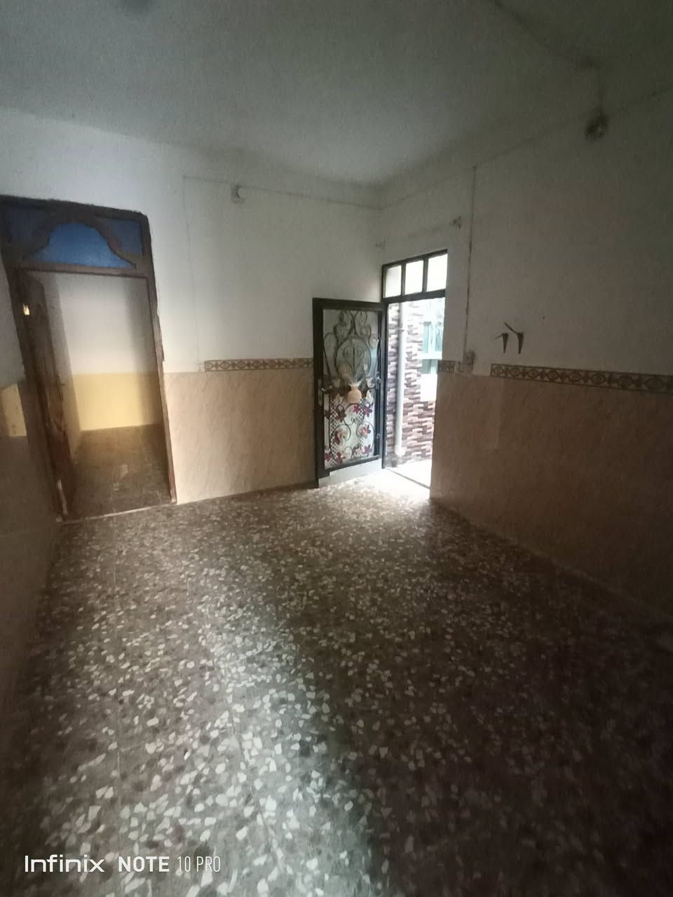 للإيجار دار 100متر منطقة 84 

النجف  // حي ــ ميسان

غرفة + استقبال + صاله + مطبخ +
صحيات  داخلية + خارجية  + منور +  طارمه 

اجاره ٣٥٠ الف 

,الماء والكهرباء على صاحب الدار 

للاستفسار
 ***********

نص مكتوب في الصور:
- Infinix NOTE 10 PRO