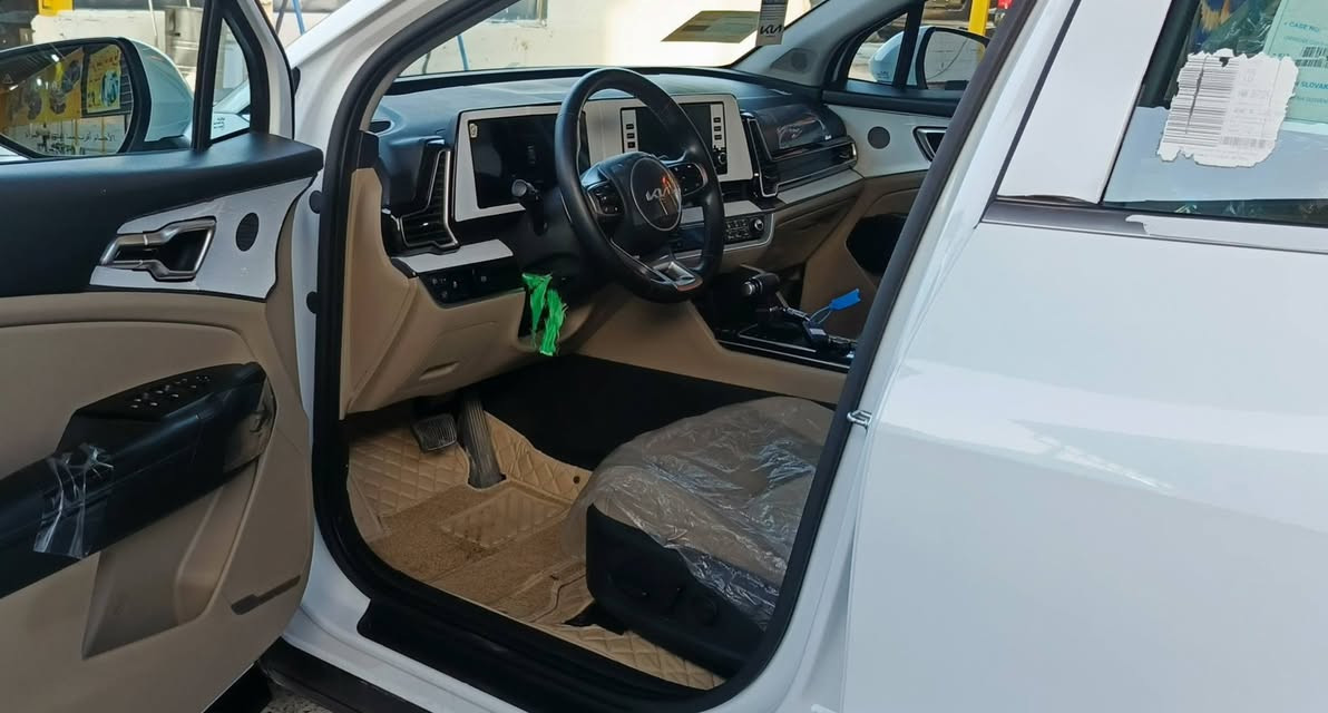 السلام عليكم للبيع كيا سبورتنج فول مواصفات 1/1 ماعدا البانوراما....
موديل/////////   2025
اللون //////////  ابيض
الرقم//////////// بغداد الجديد 
ماشية//////////  15 ألف 
السيارة/////// بحالة الزيروووو فابلون الشركة كلة بيها
كفالة عامة من كلشي من الصبغ والبارد والشخوط
السعر///////   217    وبيها مجال بسيط 
الاتصال على الرقم ***********
مكان السيارة   بابل
