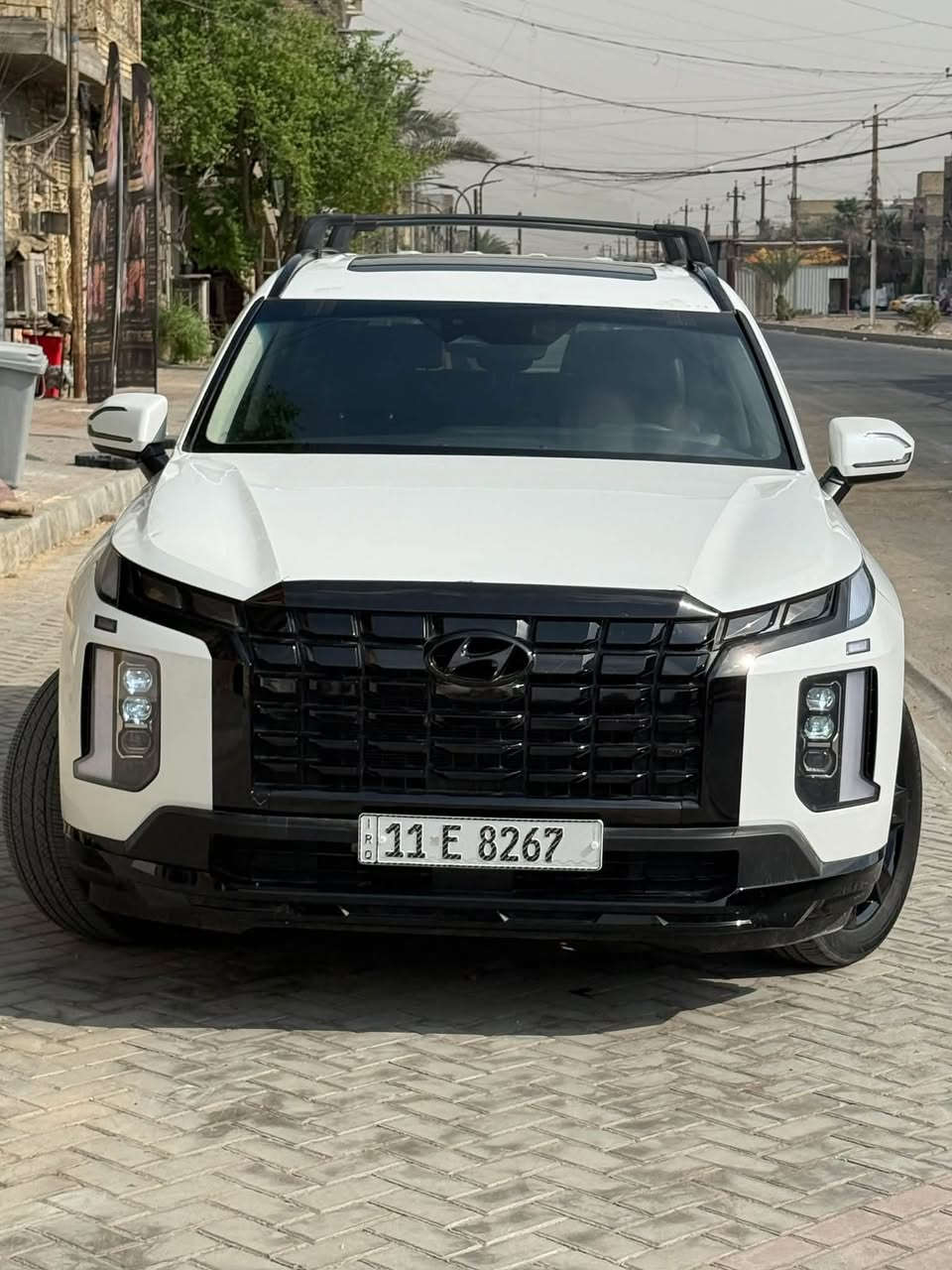 السلام عليكم من رخصة الأدارة المحترمة للبيع هيونداي بالسايد 2024 XRT
لون ابيض رقم بغداد دولي شهداء 
ماشيه 21 الف ميل 
مواصفات 
فتحه 
لايت عداسات 3 
لد بك لايت 
ويل بلاك حجم 20 
جلد 
كشنات منفصل سياحي 7 راكب 
تدفئه كشنات 
كير دكم 
محرك 6 سلندر 3800 
بردات خلفيه 
شاشه دجتل 
سعرها 258 وبيها مجال 
غير متواجد عالفيس فقط اتصال وواتساب 
الهاتف ‭***********‬
