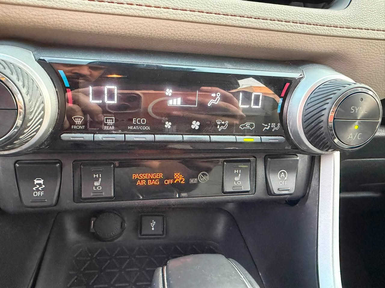 السلام عليكم
RAV 4. 2021 xle Premium

رافً فور  2021  للبيع

* فئة XLE Premium

* اللون: ماروني

* الممشى: 45 ألف ميل

* محرك 2.5

* جير أوتوماتيك 8 سرعات

* دفع رباعي AWD

* تشغيل بصمة مع دخول ذكي

* فتحة سقف كهربائية

* صندوق كهربائي

* مقاعد جلد SofTex

* كرسي السائق كهربائي مع خزن ميموري

* تدفئة للمقاعد الامامية وللستيرن

* تبريد قطعتين (Dual Zone Climate Control)

* شاشة لمس تدعم Apple CarPlay و Android Auto

* كاميرا خلفية

* أوتو ستوب سستم (Auto Start/Stop)

* وضعيات قيادة متعددة: Normal - Eco - Sport - Snow - Rock & Dirt

* رادار ومثبت سرعة ذكي

* نظام المحافظة على المسار و قياده شبه اليه 

* نظام التحذير من الاصطدام مع الكبح التلقائي

* نظام النقطة العمياء (Blind Spot)

* تنبيه حركة المرور الخلفية

* إنارة LED

* ويلات ألمنيوم قياس 19 إنج

* ستيرن جلد مع ازرار تحكم

* أوتو هولد (Auto Hold)

السياره رقم بغداد بااسمي هزة وفحص جديدة

حادثها الجاملغ الأمامي الايسر وبنيد وصندوق كلير من امريكا وربع باب جوه  فقط ( صور الحادث مرفقه )

سونار جديد مرفق مع الصور 

السعر : 183$ وبيها مجال

للاستفسار اتصال عل رقم 

***********

***********
