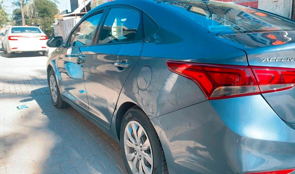 شي مناسب وحلو
اكسنت موديل 19 امريكية السيارة رقم بغداد باسمي 
سيارة كير محرك تبريد تخم تاير 
سيارة كلش حلوة ومناسبة 
للبيع 
السعر 90 وبي مجال 
***********
