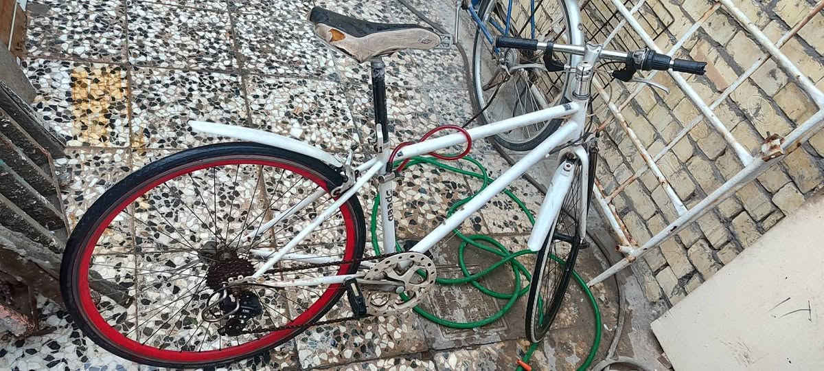 بايسكل  C700  باله ياباني حجم 28 المنيوم للبيع يحتاج ترتيبات بسيطة السعر 75 الف مكاني  بغداد حي الجامعه ***********

