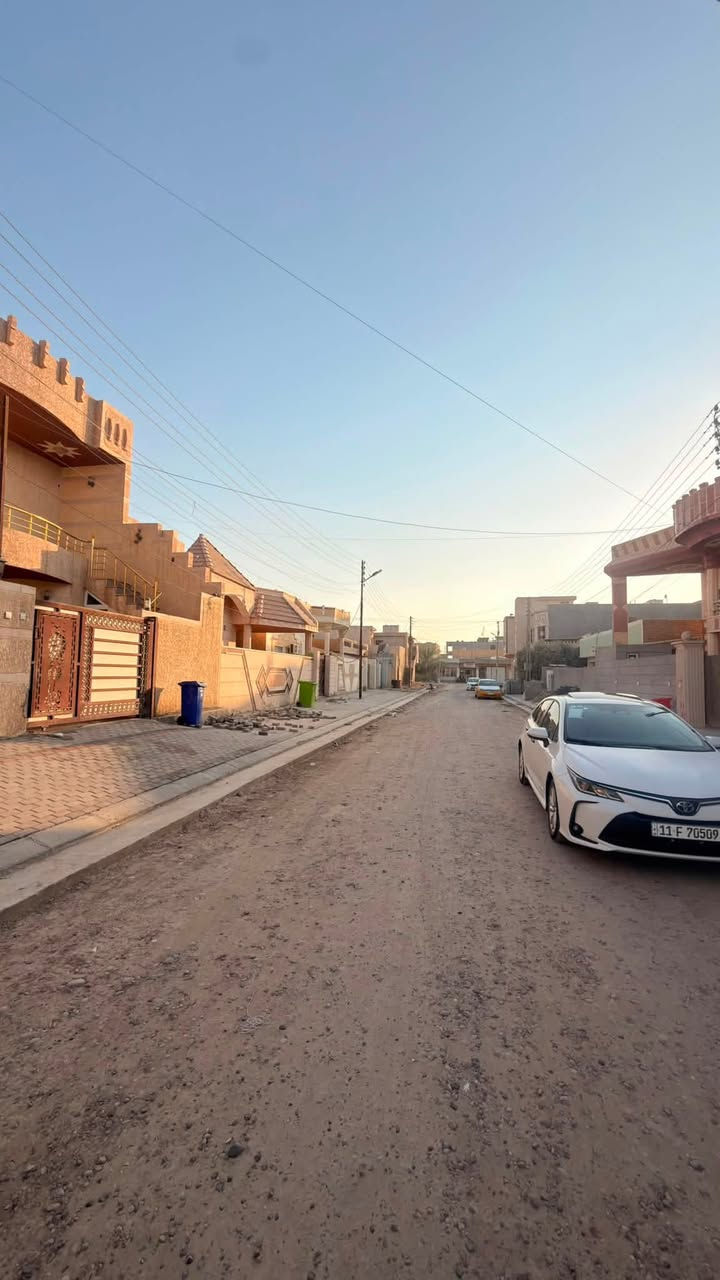 السلام عليكم
دار للبيع زيرو في القادسية حي الشهداء 
مساحة الدار 
140/7*20
مكوون. الدار من 
4 غرف نوم 
استقبال + صالة 
مطبخ + مناور 
كراج + مجموعه صحية 3
نظام دكتات 
شارع15 متر 
للاستفسار اكثر مراجعة مكتب عقارات و مقاولات السردام اوالاتصال 
***********
