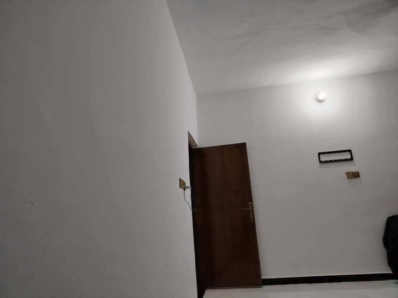 🏠 بيت للبيع – طابو صرف

📍 الموقع: حي الصدرين

✨ بيت بمساحة 200 متر، بناء حديث ومرتب، مناسب للسكن العائلي.

🔹 الطابق الأرضي:
• استقبال
• صالة واسعة
• مطبخ مفتوح على الصالة
• غرفتين نوم
• صحيات داخلية وخارجية
• سقف صب مسلح

🔹 الطابق الثاني:
• غرفة
• صالة
• سويت 
• عكاده بدون لبخ

💰 السعر: 82 مليون وقابل للتفاوض
🏦 مطلوب للمصرف العقاري 82 مليون
💵 التسديد الشهري 439 ألف

📞 للاستفسار والتفاصيل:
***********

🔥 البيت فرصة حلوة للي يريد بيت جاهز وبناء حديث بموقع مميز.
