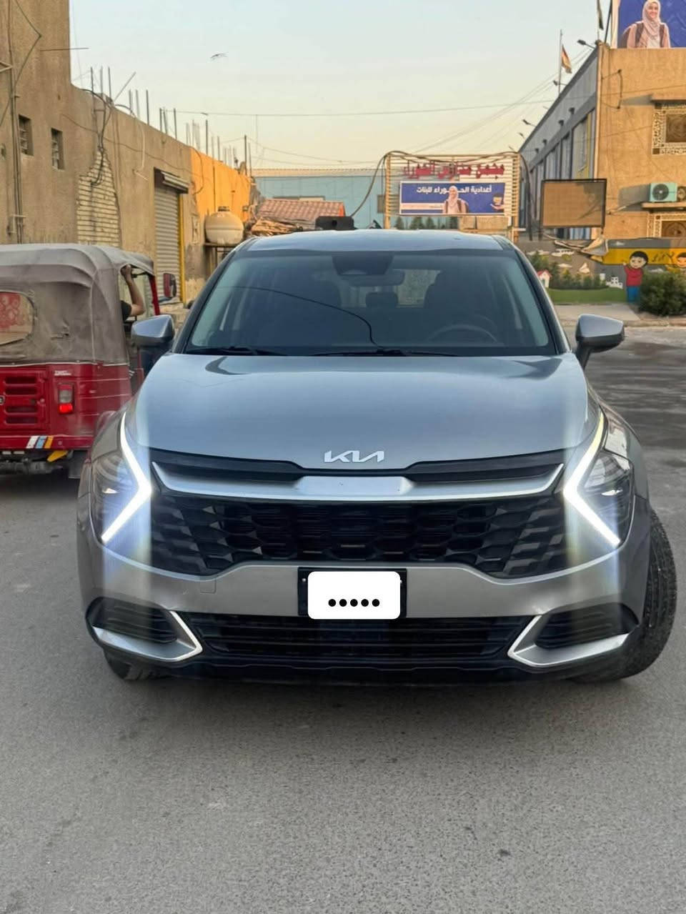 السلام عليكم 

كيا سبورتج￼ موديل 24   امريكي رقم بغداد باسمي 
محرك 2500GDi 
ماشيه 16 ميل 
حادث  السياره جامغ مال سايق 
صور حادث وسونار موجودات بالمنشور 
السعر 200 ورقه وبيها مجال 
  
موصفات 
سويج 
ترحيب 
رادرات  
مانع تزحلق 
3 انظمه قياده 
اشاير بالمري 
حساس امامي خلفي جانبي 
تبريد قطعتين
مود درايف
سايد بريك دكمه كهربائي 
كشنات جلد لونين اسود واحمر 
شاشه منفصله كار بلي
لد امامي خلفي
اناره محيطيه داخل سياره 
ارضيه جلد 
تايرات جدد 
سبير وتاير اصليات 

بغداد الزعفرانية
***********
