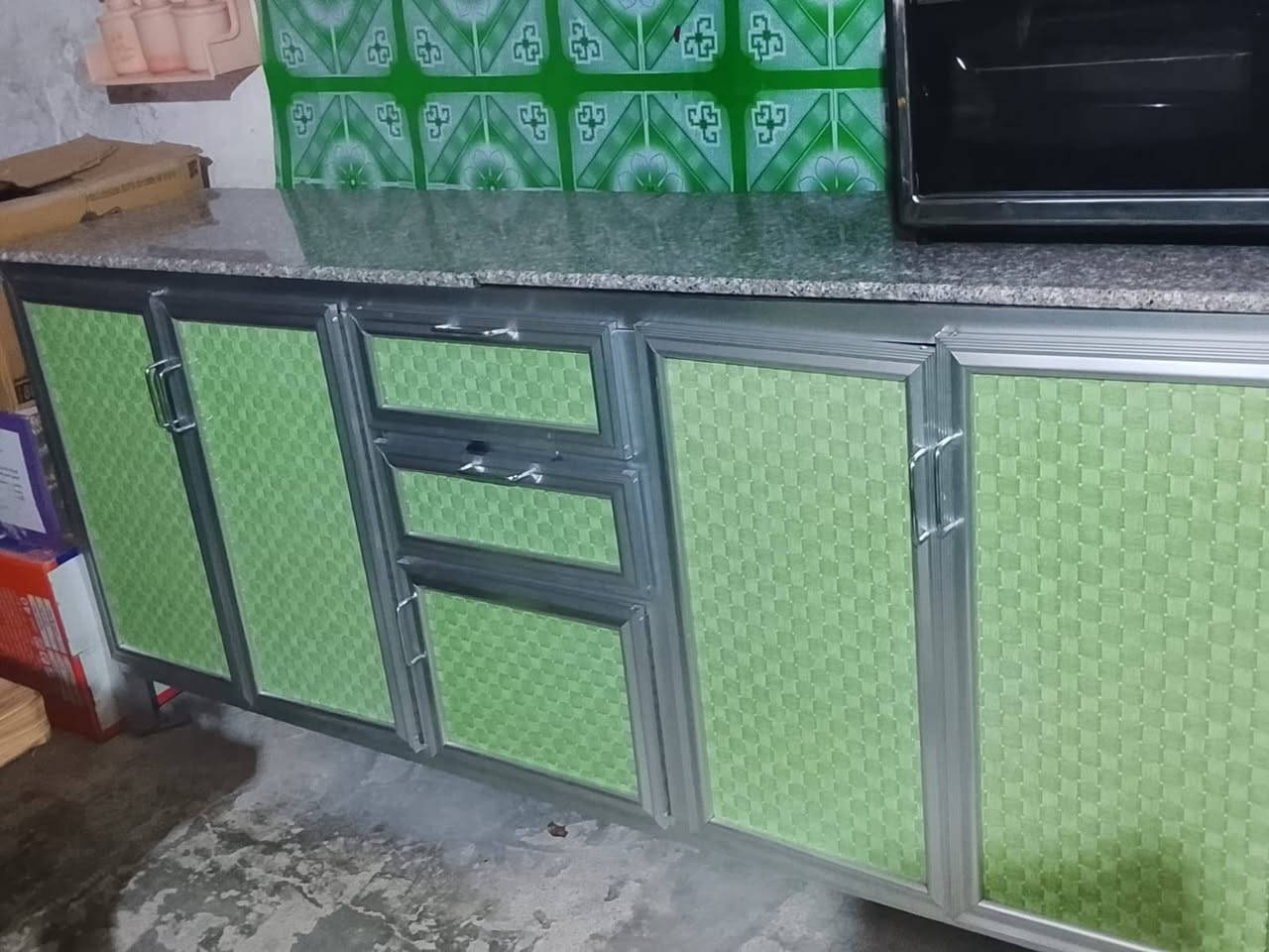 سلام عليكم
كاونتر للبيع نضيف 3 قطع 
نضيف كلش  
#رقم_الهاتف 
***********
