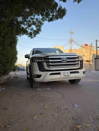 لاندكروز 2023  بريم  ماشيه 40 جديده حيل  مكفوله والسونار موجود بل منشو...