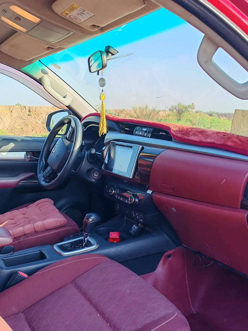 ## *للبيع: تويوتا هايلوكس 2019 4x4* 🔥

*المواصفات:*
- *الموديل*: 2019 
- *اللون*: احمر كرزي مميز ونادر
- *الدفع*: فور ويل 4x4 
- *الكير*: اوتوماتيك
- *الرقم*: بغداد
- *السنوي*: 2030
- *الكفالة*: كفالة عامة
- *الحالة*: نظيفة وجاهزة
ماشيه 180 km
*السعر: 255 ورقة* وبيها مجال بسيط للشراي  
*المكان*: الكوت - واسط  
*الاتصال‎***********

