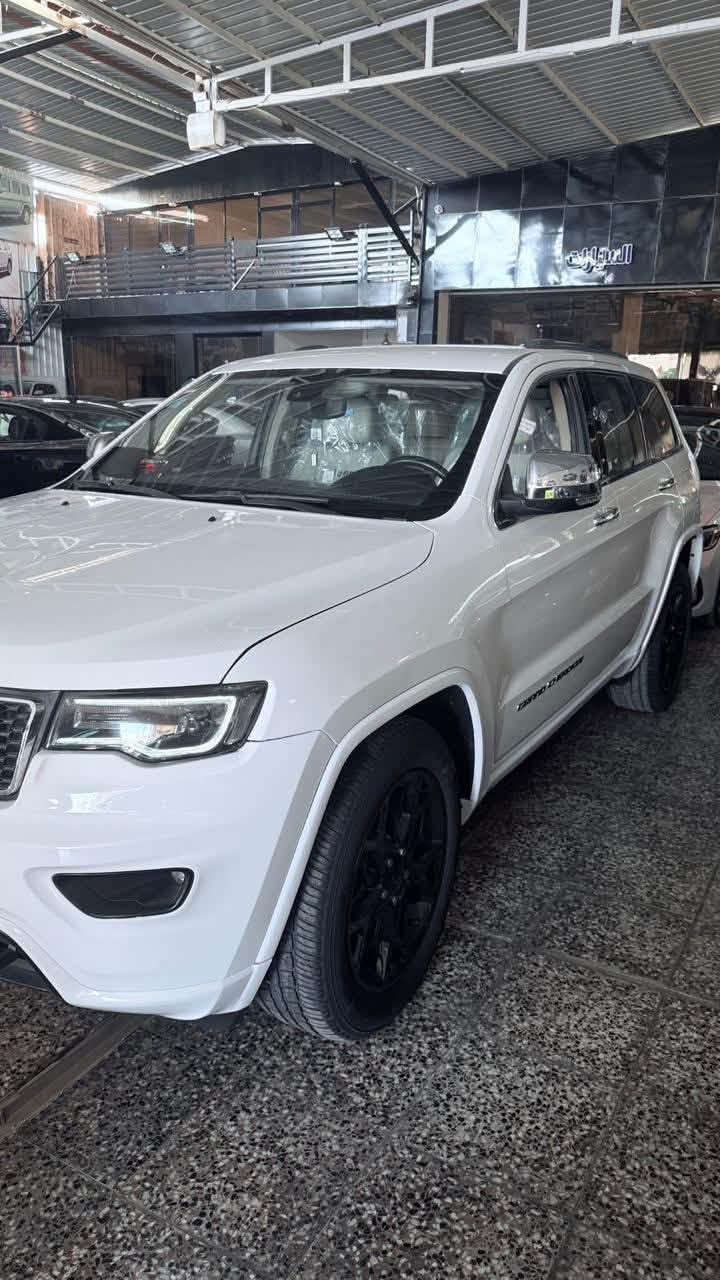 جيب شيروكي
موديل 2019
مكينه3.6 
وارد  خليجي
المواصفات 
*بصمه تشغيل 
*بصمه ابواب 
*كشنات تدفئه تبريد 
*كشنات كهربائية 
*أشاير بالمري 
*تشغيل عن بعد 
*شاشه كبيره
*تحكمات استيرن 
*حساسات خلفي امامي
*لايت زنون
*ماشيه 50 الف
رقم بغداد تحويل ثاني يوم
مكاني بغداد الشعب 
السياره بيها أماكن صبغ فقط تفضل خاص وادزلك السونار 
السعر 190 وبيها مجال قليل
للاستفسار
***********
