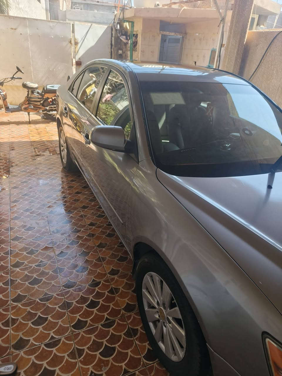 السلام عليكم سوناتا للبيع موديل ٢٠٠٦ رقم بغداد مكينه ٦ سلندر ٣٣٠٠ مكينه كير بشرط  تبيرد منضومه جديده كامله تبريد ثلج صدر جديد كامل تخم تاير جديد مصبوغه اقل الاحزام طختها جاملغ امامي على كد شبر السياره جاهزه يرادلها ترتيب بداخل السياره الكشنات تنظيف او تغليف ولباقيه بسيطات على  كد ترتيب فقط اما البقيه تجي وشوف وتفحص وين مايعجبك السعر، المطلوب ٧٨ وبيها مجال ترهم مراوس  شرط التحول مكاني حالياً بعقوبه زاغنيه  للاستفسار اكثر راسل الصفحه او الاتصال *********** واتساب متواجد هماتين
