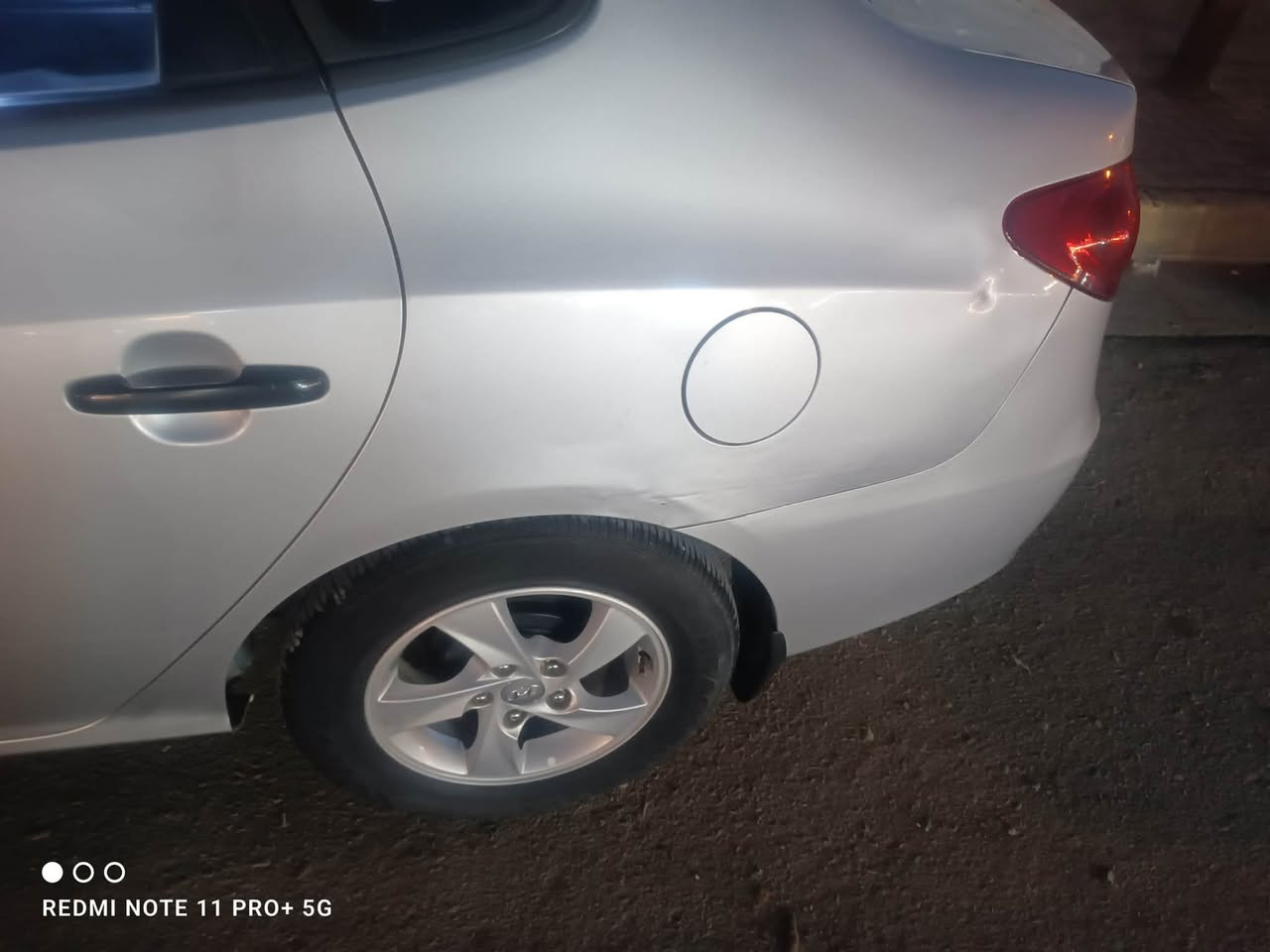 السلام عليكم
النترا ٢٠٠٩ خليجي 
محرك ١٦٠٠
بيها ٣ قطع تبديل بدون صبغ 
وبيها بارد جاملغ خلفي جهة السايق 
رقم بغداد بسمي هزة جديدة سنوية لل ٣١
صدر نضيف 
تايرات نضيفة 
تبريد شغال
فتحة سقف 
السعر ٨٧
هاتف ***********
مكانها البياع شرطة الخامسة

نص مكتوب في الصور:
- REDMI NOTE 11 PRO+ 5G