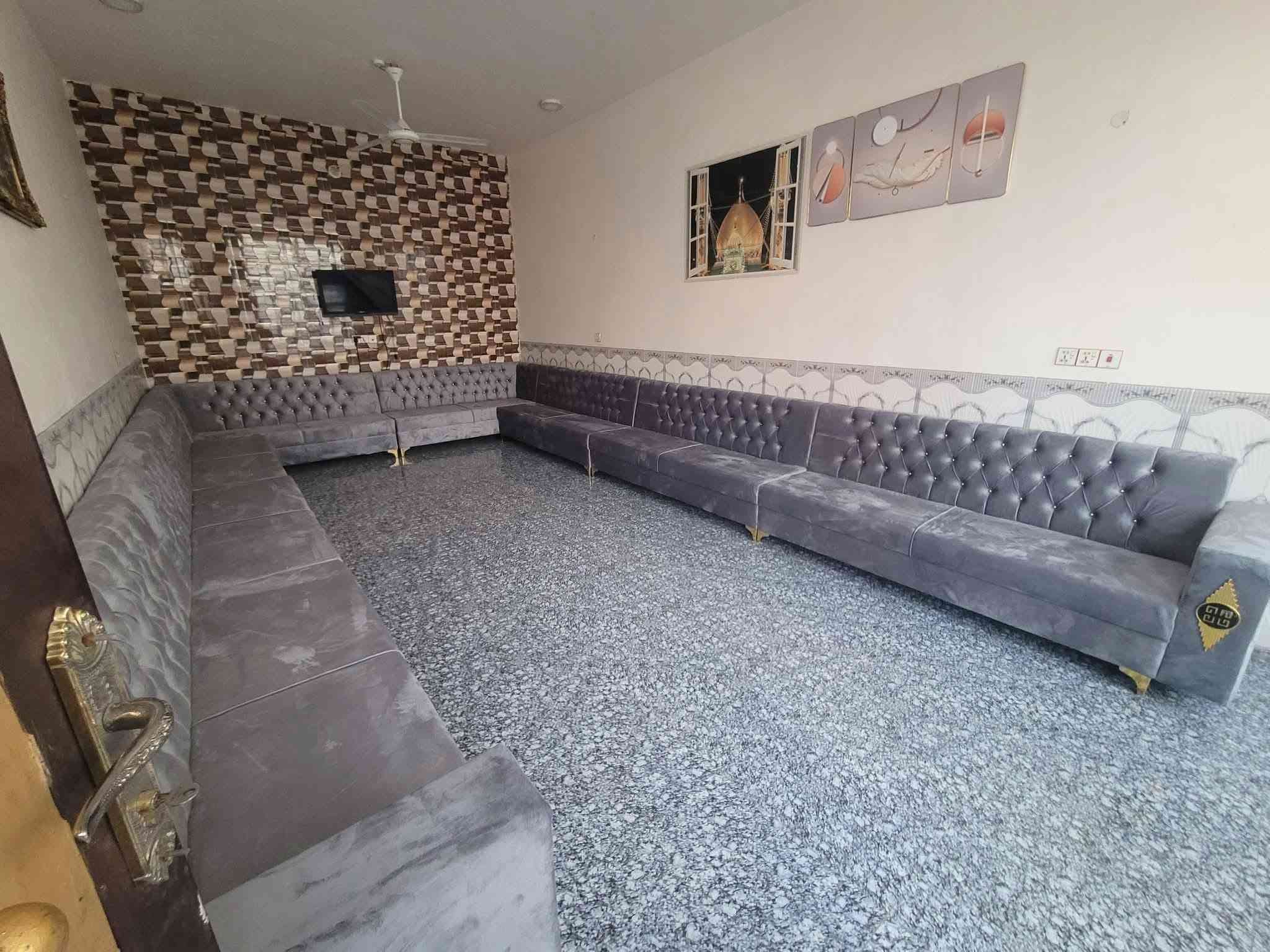 سلام عليكم ورحمه الله وبركاته
ديوان للبيع مستعمل قليل طوله 17متر 
السعر مليون 100وبي مجال 
***********
